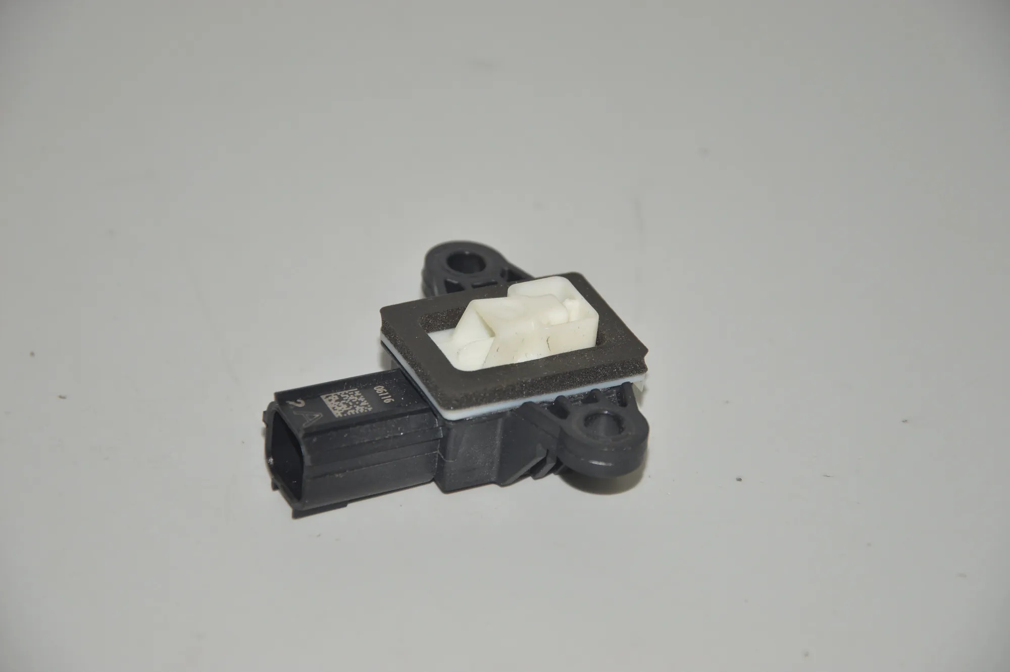 Front Left Impact Sensor – OEM CK52-14C676-AA · LAND ROVER DISCOVERY IV (L319) 3.0 TD 4x4 2016 – 2