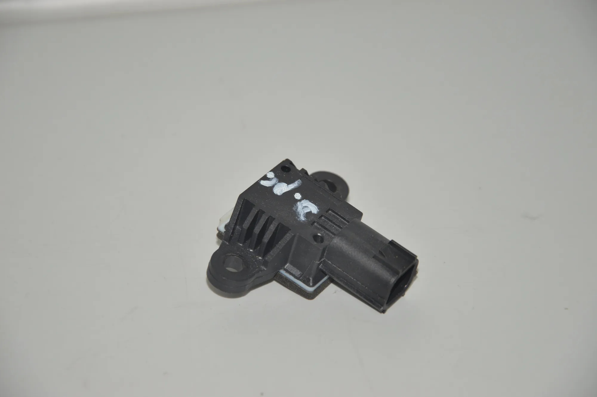 Front Right Impact Sensor – OEM CK52-14C676-AA · LAND ROVER DISCOVERY IV (L319) 3.0 TD 4x4 2016 – 3
