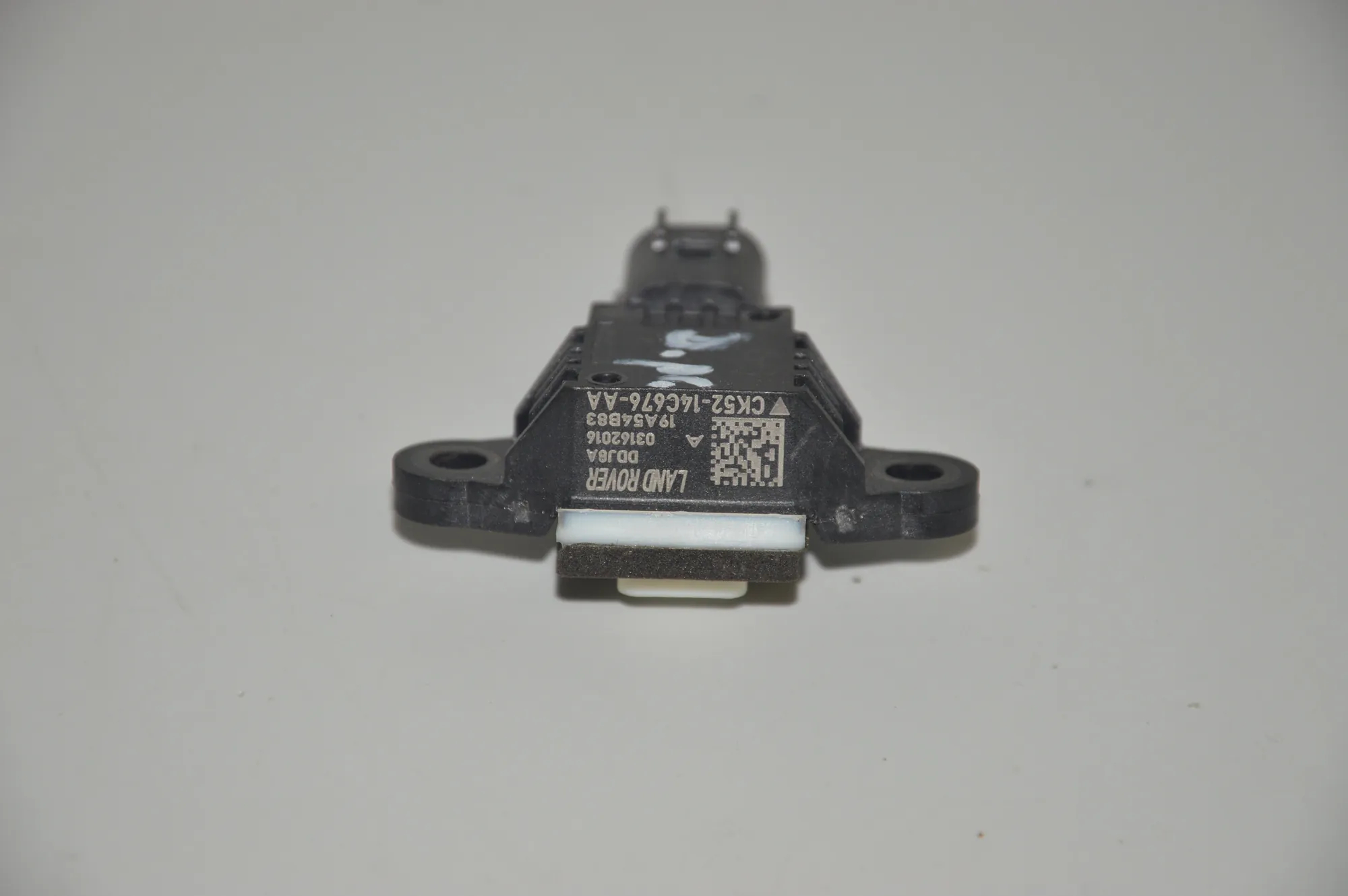 Front Right Impact Sensor – OEM CK52-14C676-AA · LAND ROVER DISCOVERY IV (L319) 3.0 TD 4x4 2016 – 2