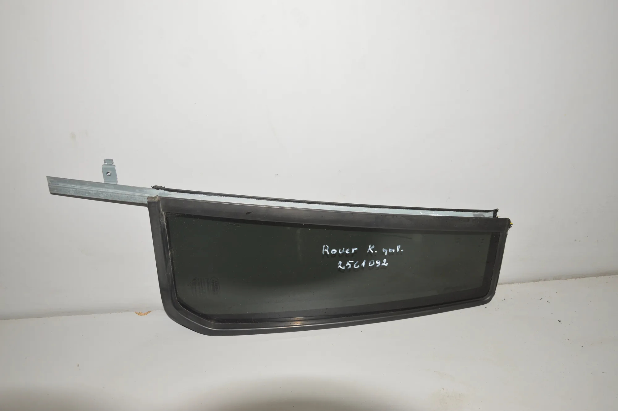 Rear Left Quarter Window – OEM NA · LAND ROVER DISCOVERY IV (L319) 3.0 TD 4x4 2016