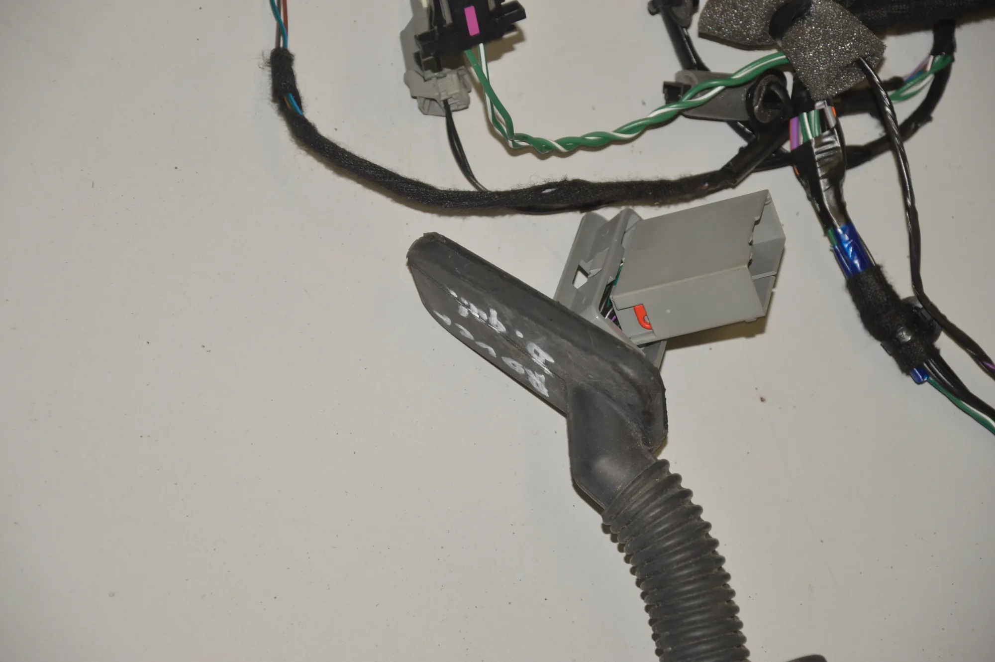 Rear Right Door Wiring – OEM CH22-14632-BB · LAND ROVER DISCOVERY IV (L319) 3.0 TD 4x4 2016 – 4