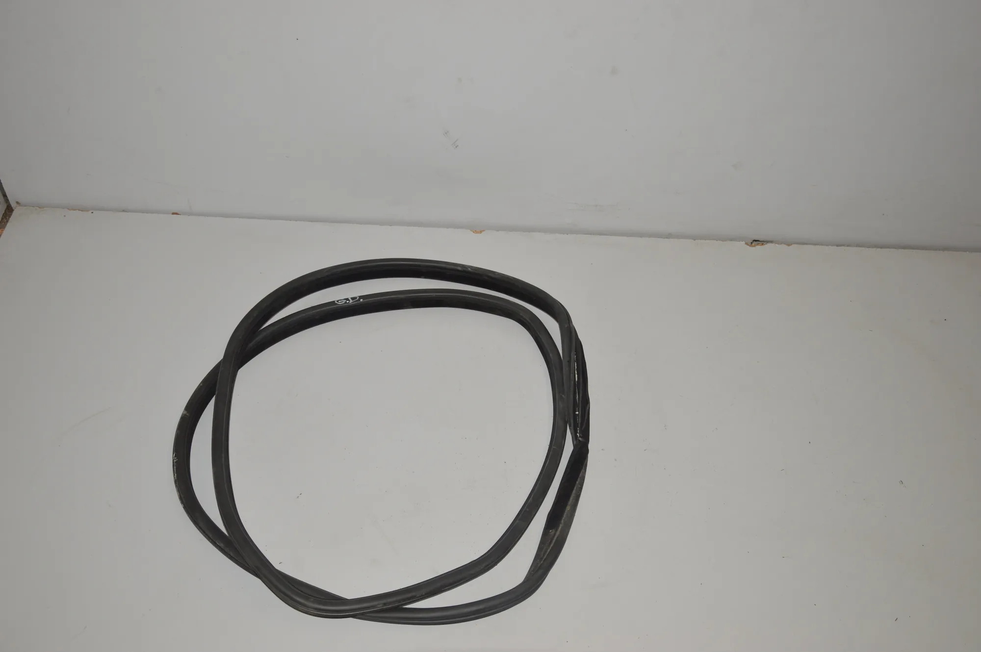 Rear Right Door Seal Rubber – OEM 4H22-214A88-AD · LAND ROVER DISCOVERY IV (L319) 3.0 TD 4x4 2016