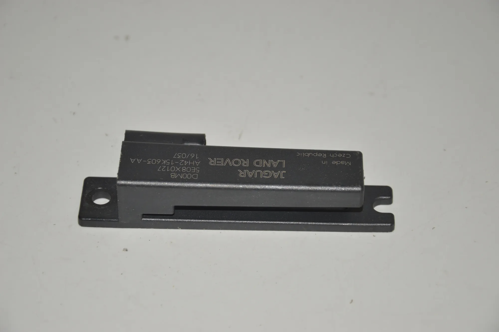 Antenna – OEM AH42-15K603-AA · LAND ROVER DISCOVERY IV (L319) 3.0 TD 4x4 2016