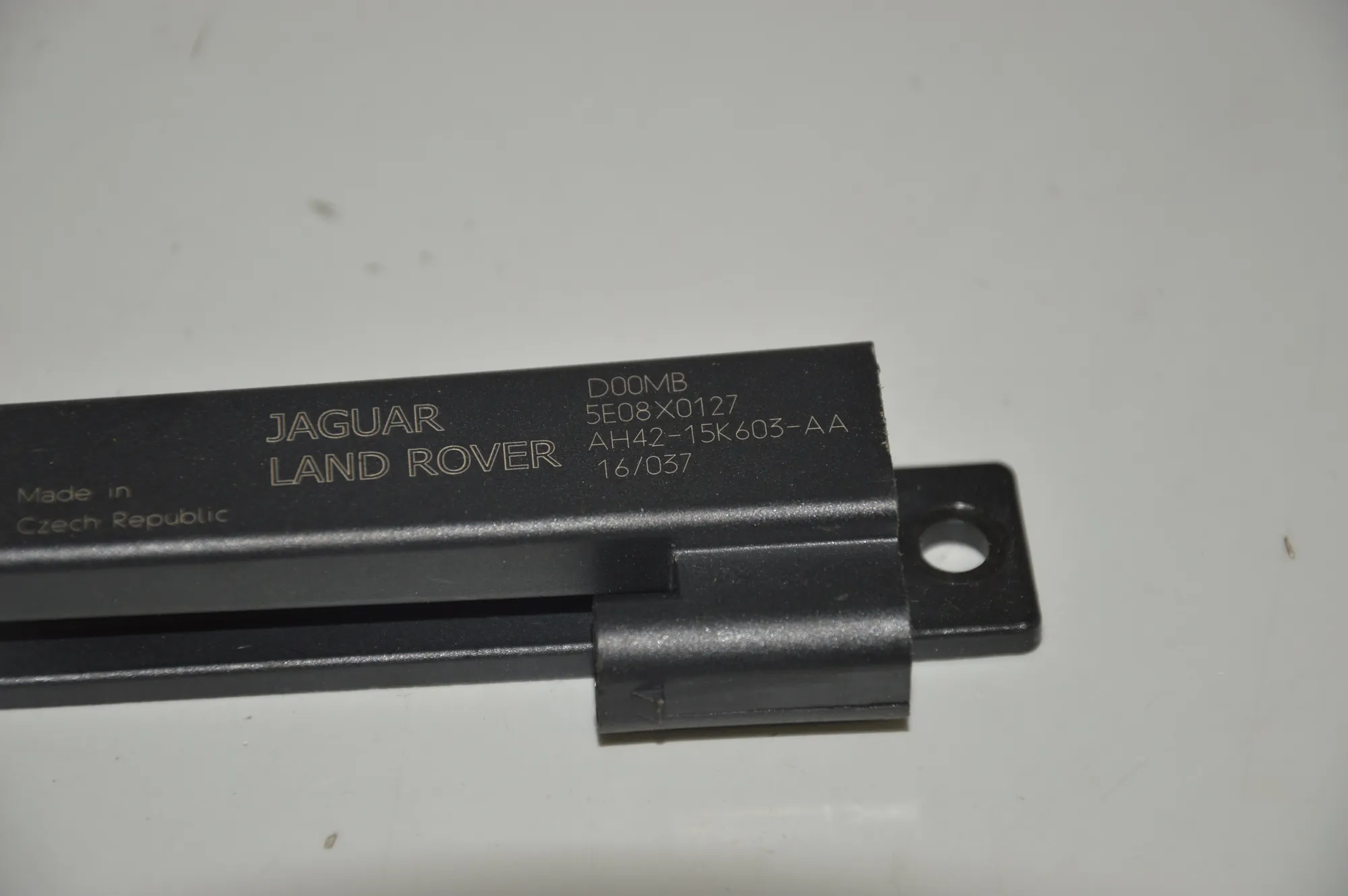 Antenna – OEM AH42-15K603-AA · LAND ROVER DISCOVERY IV (L319) 3.0 TD 4x4 2016 – 3