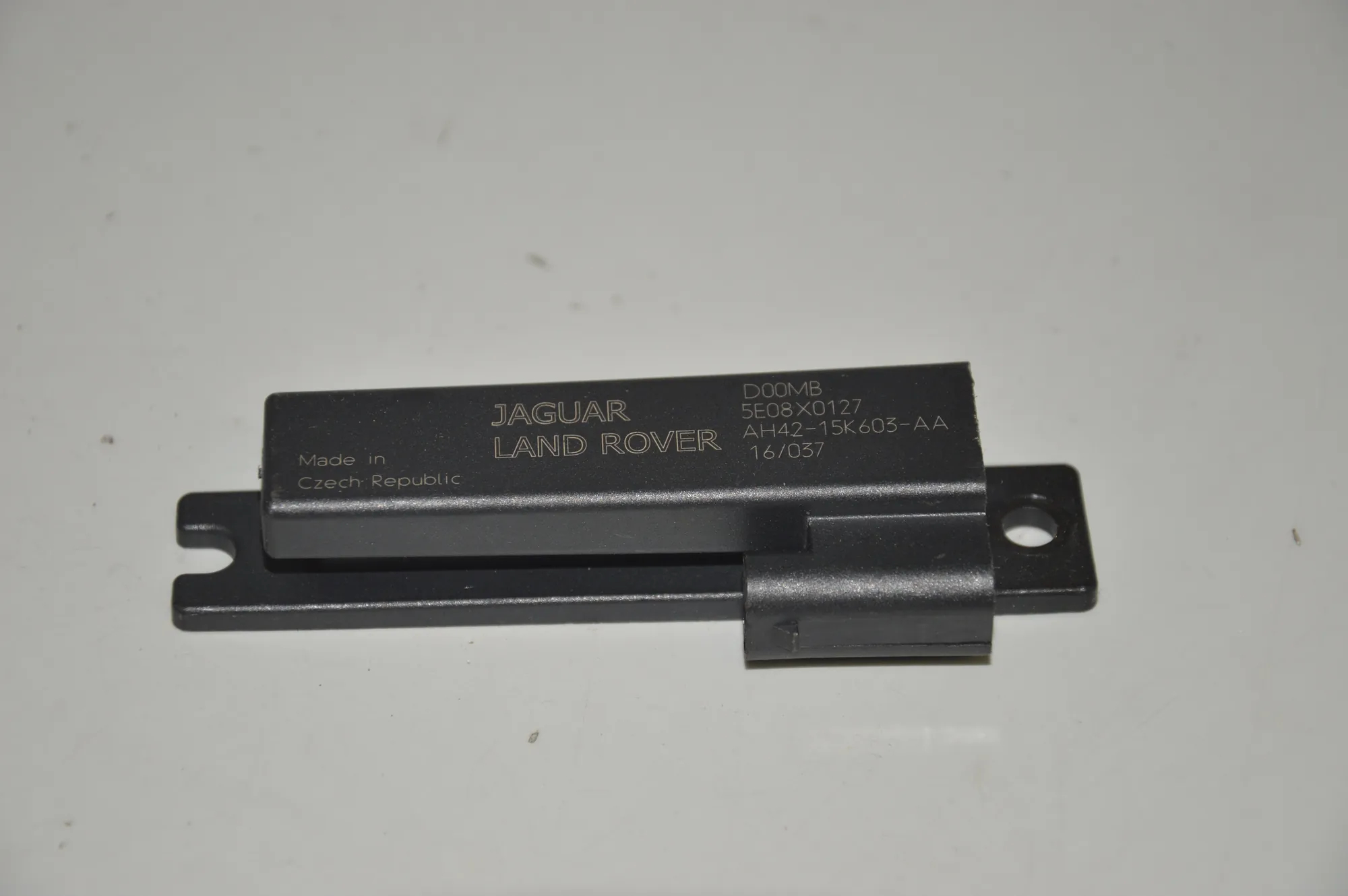 Antenna – OEM AH42-15K603-AA · LAND ROVER DISCOVERY IV (L319) 3.0 TD 4x4 2016 – 2