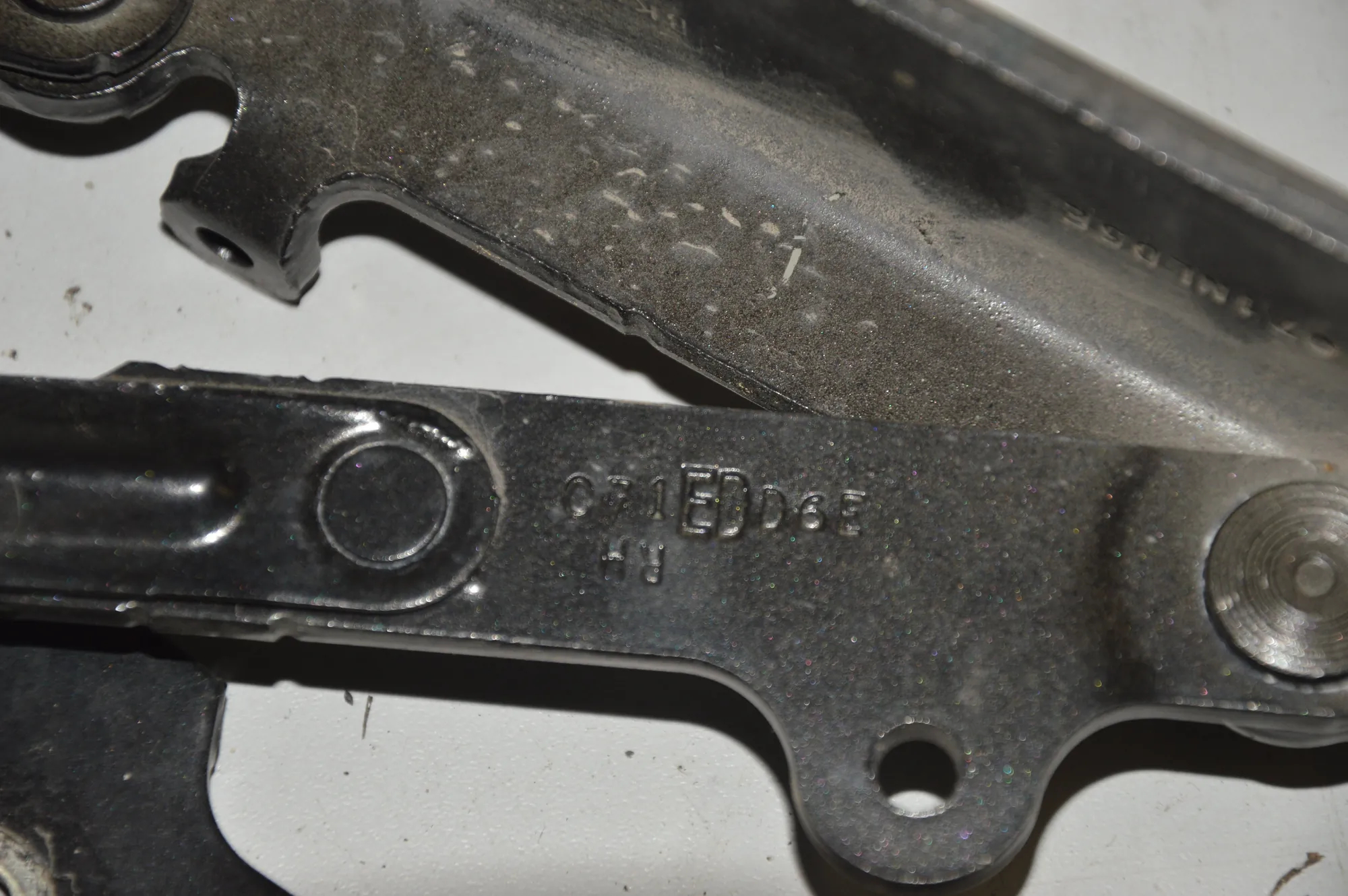 Front Right Bonnet Hinge – OEM 071EDD6E · LAND ROVER DISCOVERY IV (L319) 3.0 TD 4x4 2016 – 4