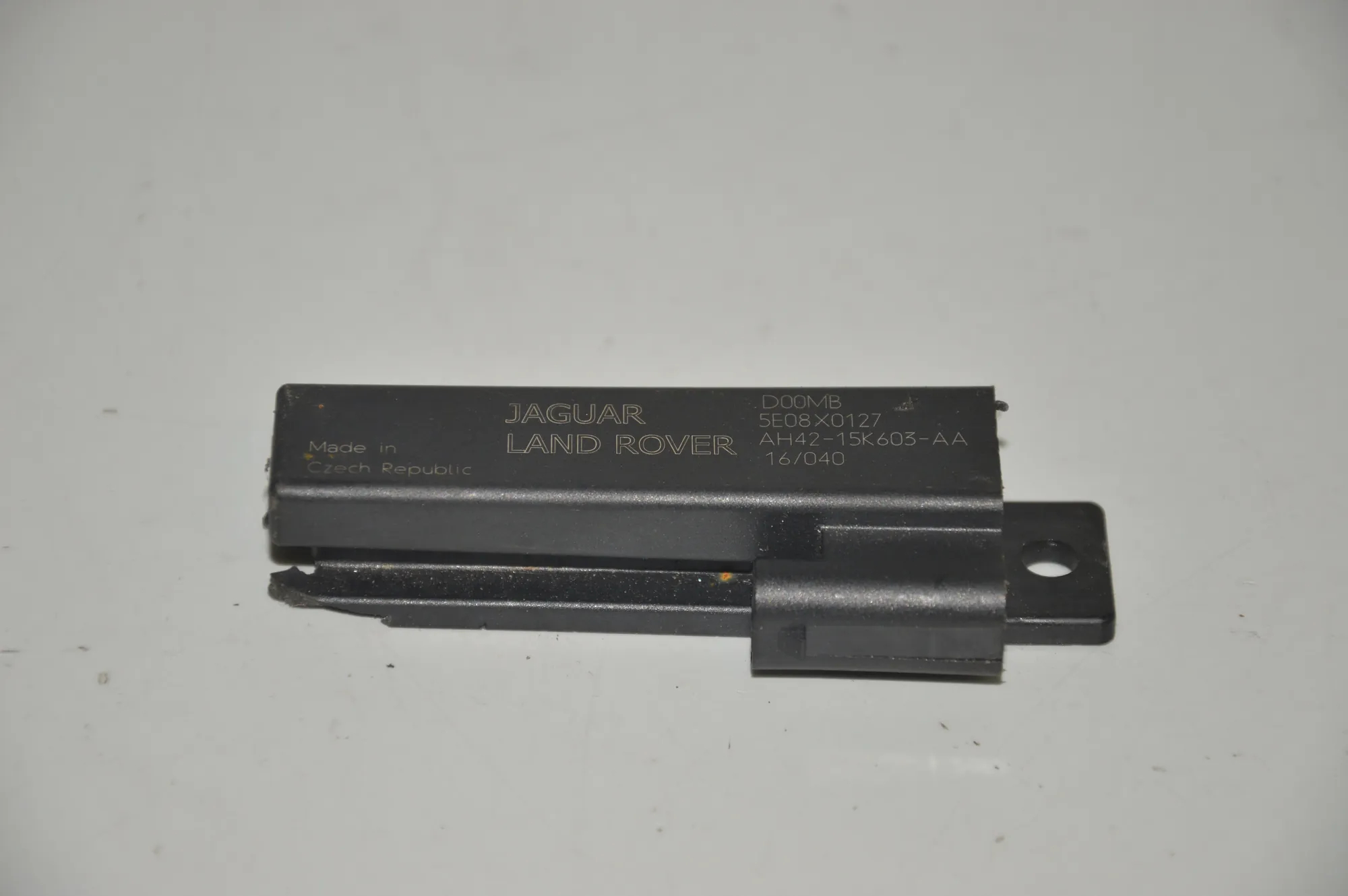 Antenna – OEM AH42-15K603-AA · LAND ROVER DISCOVERY IV (L319) 3.0 TD 4x4 2016
