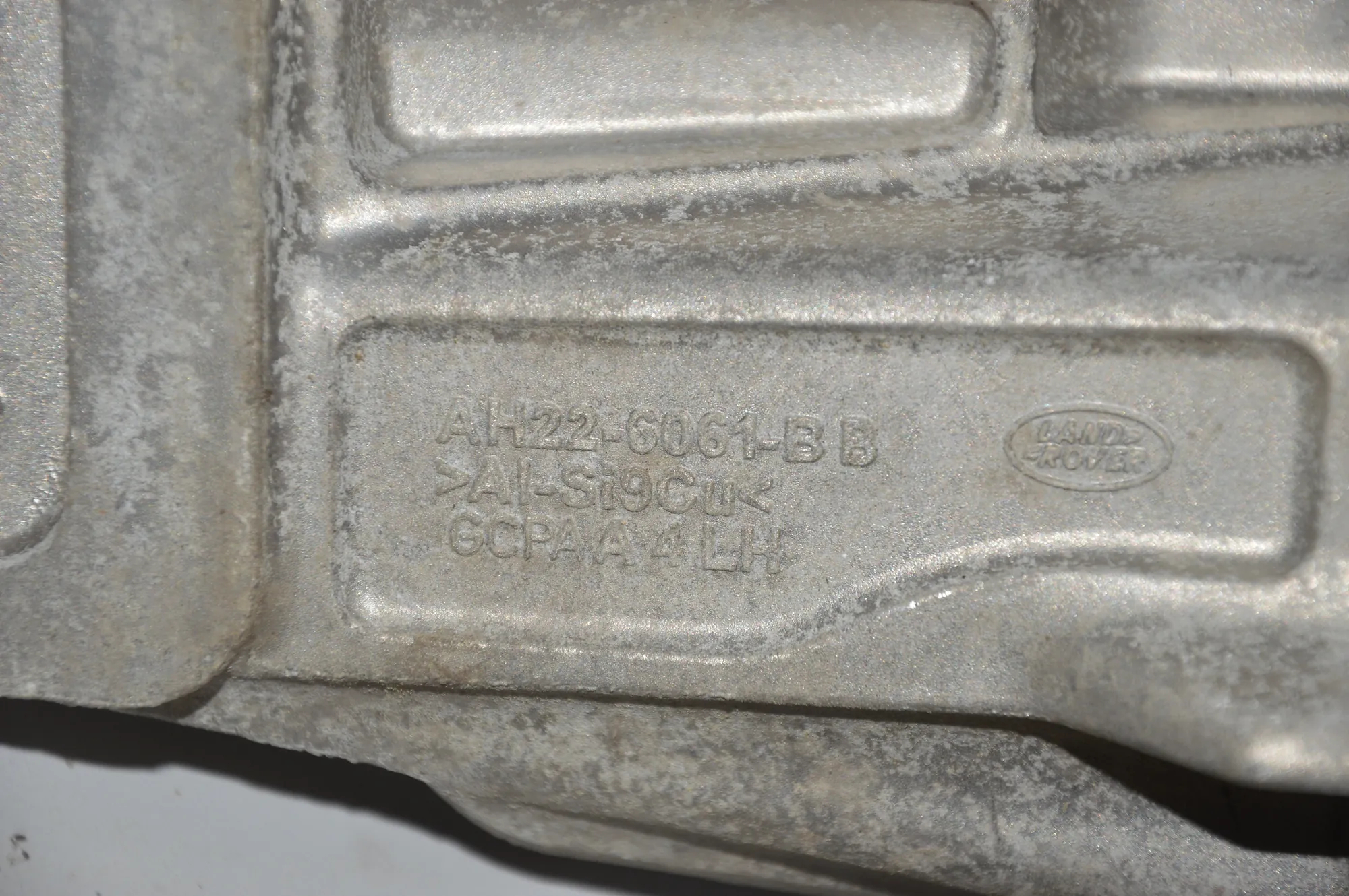 Left Side Engine Bracket – OEM AH22-6061-BB · LAND ROVER DISCOVERY IV (L319) 3.0 TD 4x4 2016 – 4