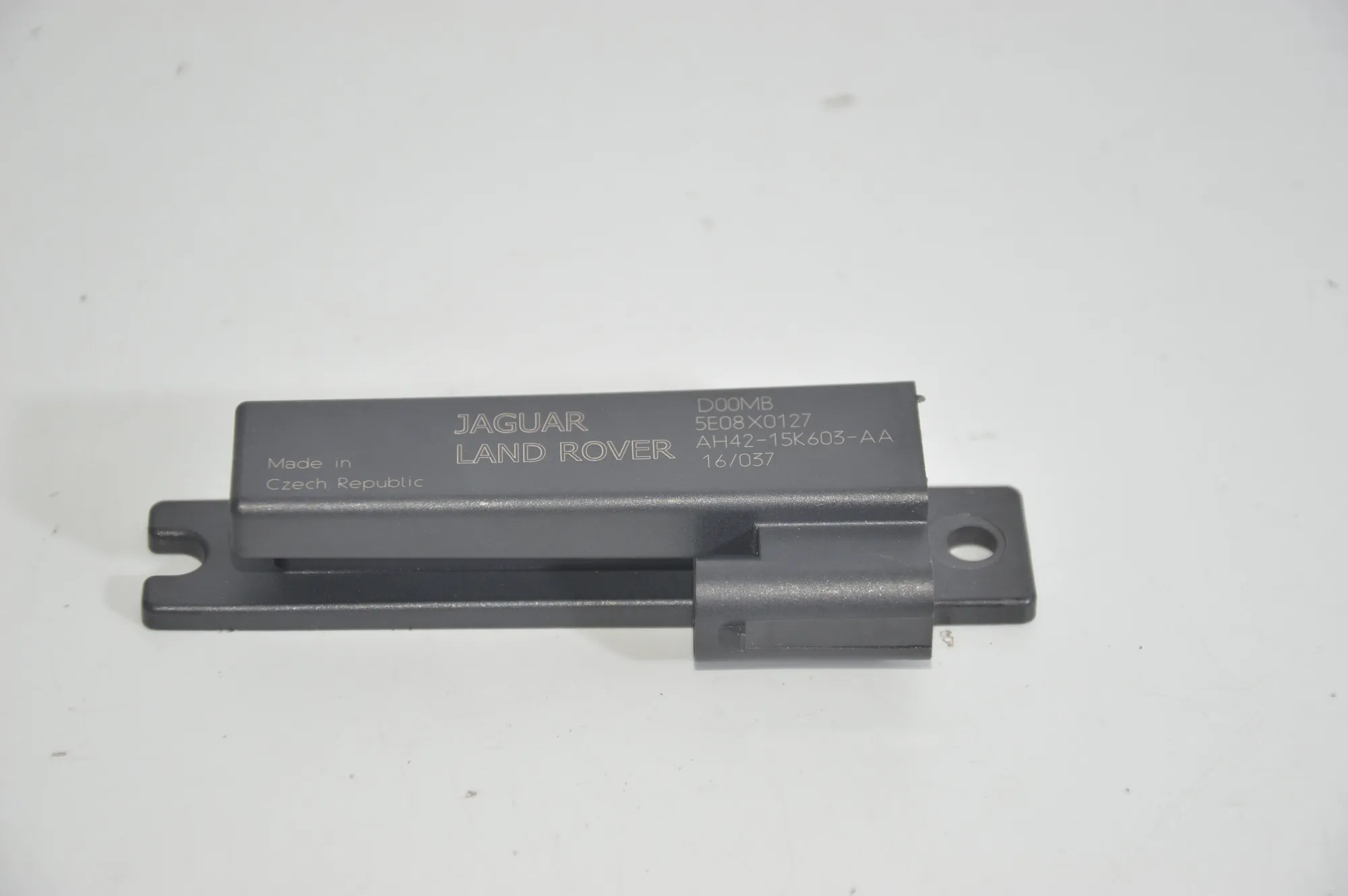 Antenna – OEM AH42-15K603-AA · LAND ROVER DISCOVERY IV (L319) 3.0 TD 4x4 2016 – 2