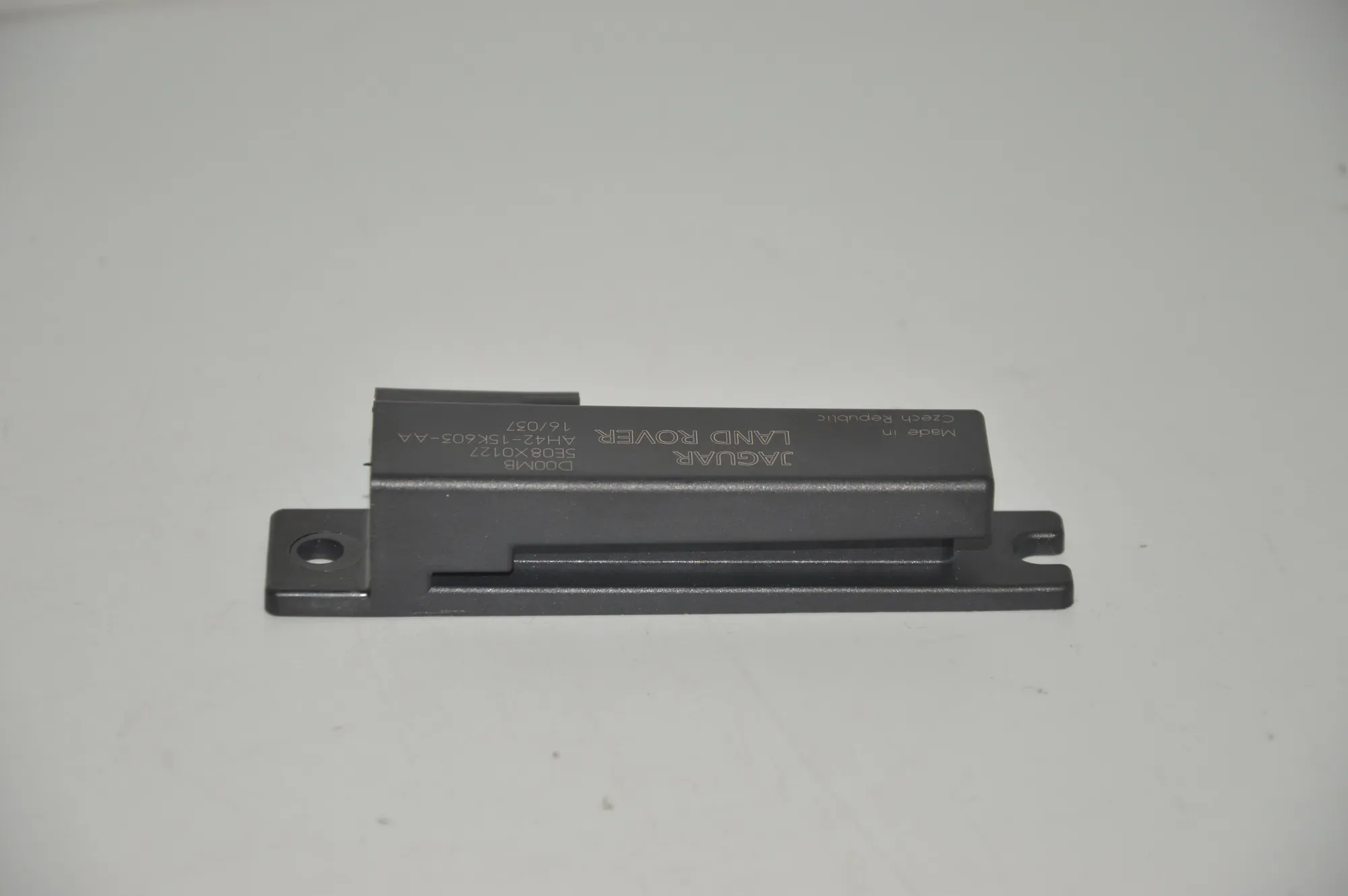 Antenna – OEM AH42-15K603-AA · LAND ROVER DISCOVERY IV (L319) 3.0 TD 4x4 2016