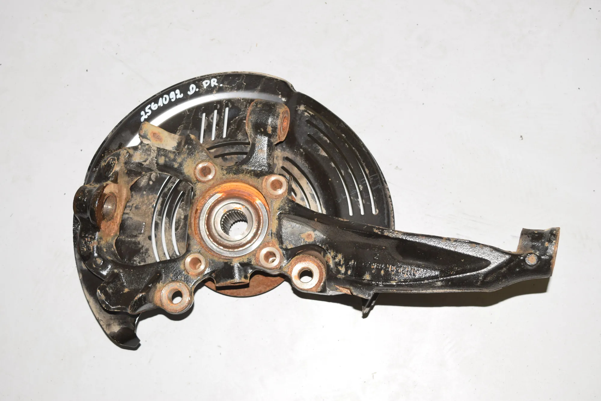 Front Right Wheel Hub – OEM AH22-3K185-AC · LAND ROVER DISCOVERY IV (L319) 3.0 TD 4x4 2016