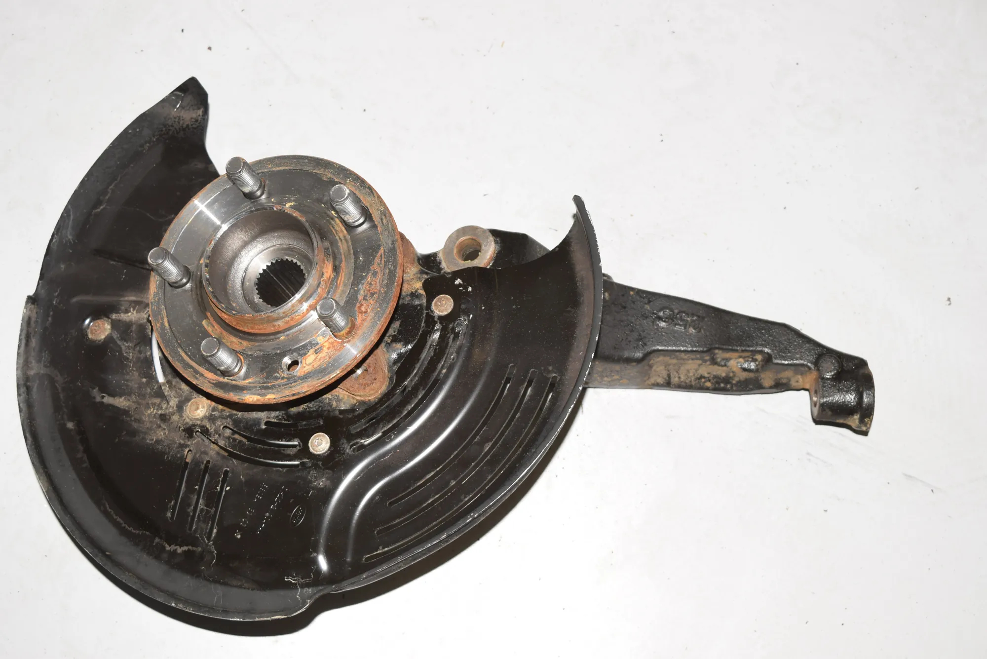 Front Right Wheel Hub – OEM AH22-3K185-AC · LAND ROVER DISCOVERY IV (L319) 3.0 TD 4x4 2016 – 3