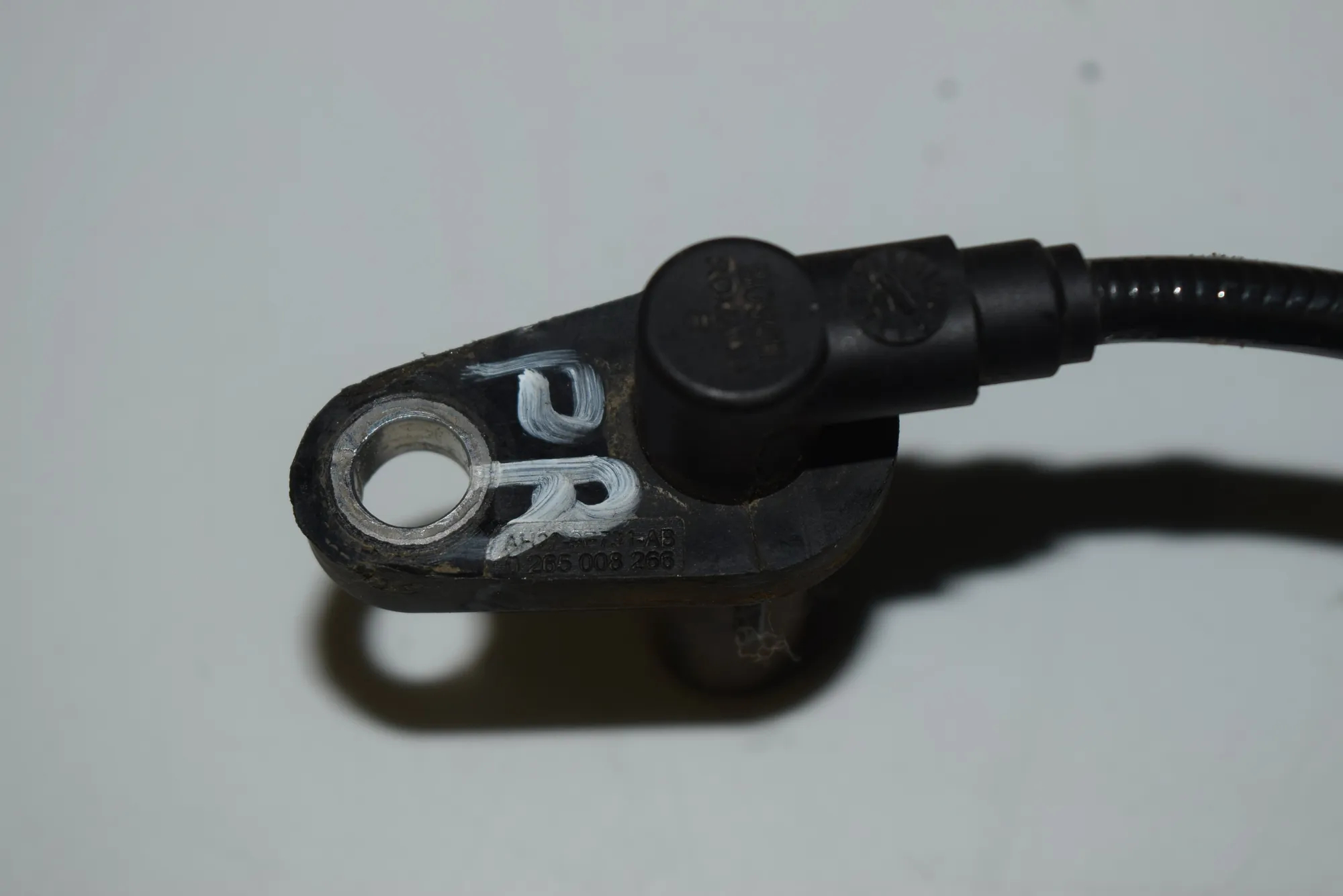 Front Left ABS Sensor – OEM 0265008266 · LAND ROVER DISCOVERY IV (L319) 3.0 TD 4x4 2016 – 4