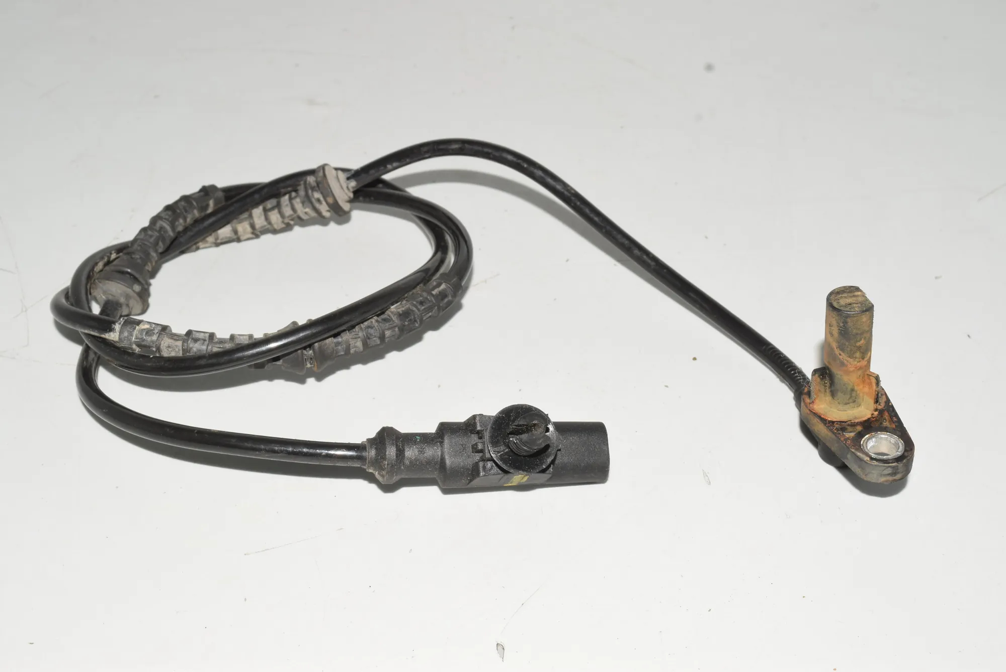 Front Left ABS Sensor – OEM 0265008266 · LAND ROVER DISCOVERY IV (L319) 3.0 TD 4x4 2016