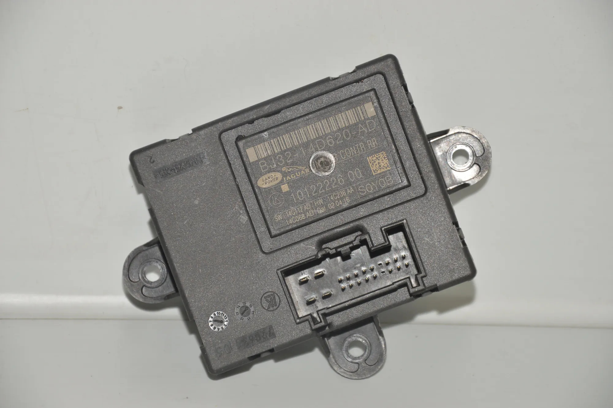Rear Right Door Control Unit – OEM BJ32-14D620-AD · LAND ROVER DISCOVERY IV (L319) 3.0 TD 4x4 2016 – 3