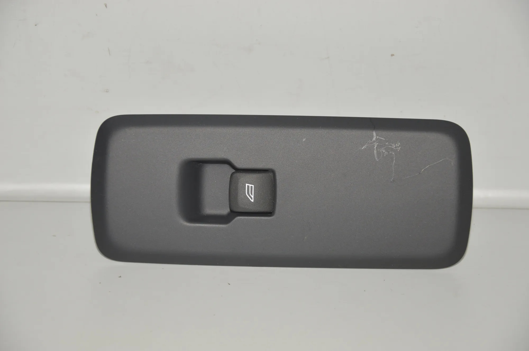 Rear Right Door Window Switch – OEM AH22-14717-AC · LAND ROVER DISCOVERY IV (L319) 3.0 TD 4x4 2016