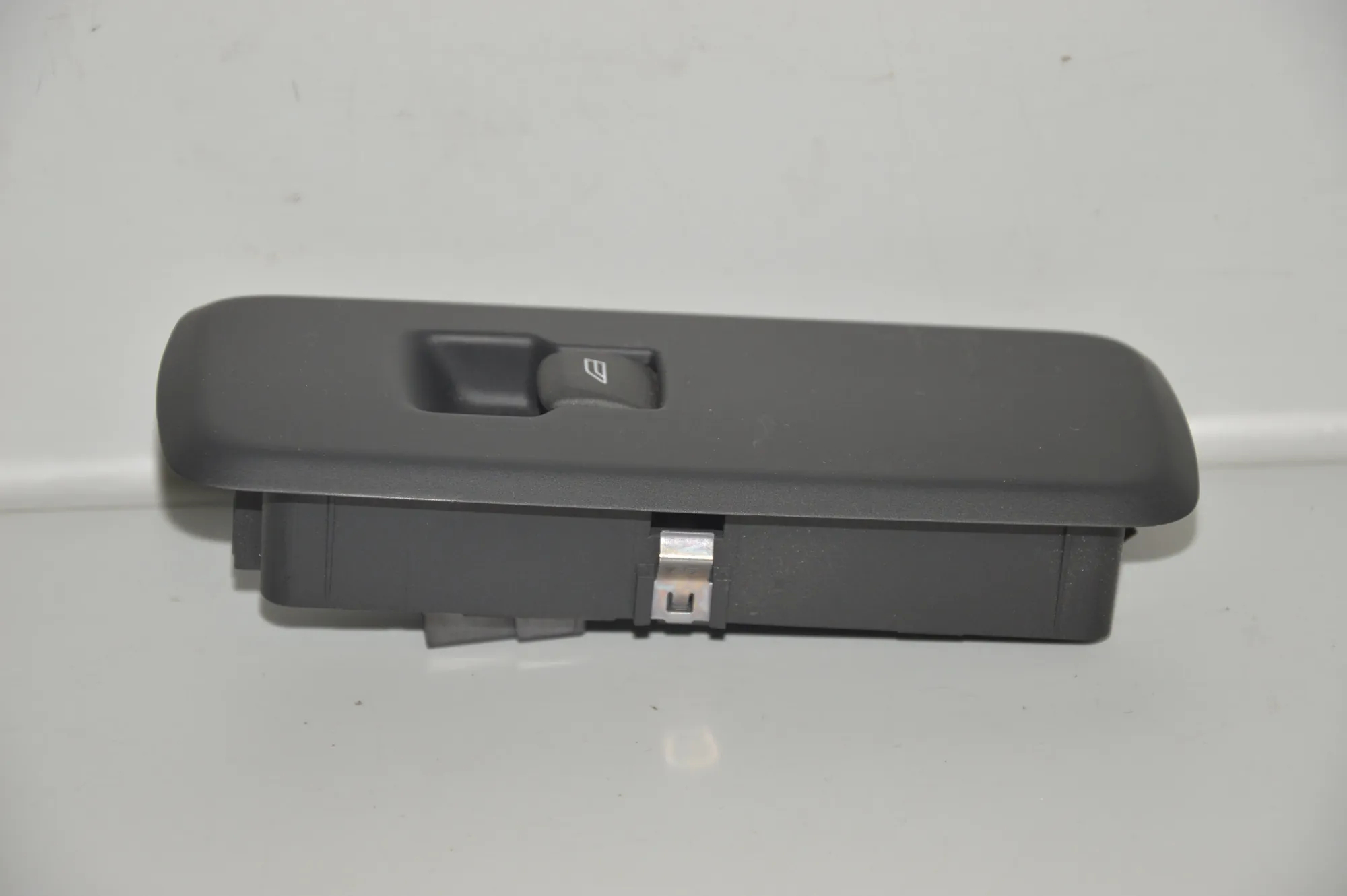 Rear Right Door Window Switch – OEM AH22-14717-AC · LAND ROVER DISCOVERY IV (L319) 3.0 TD 4x4 2016 – 3