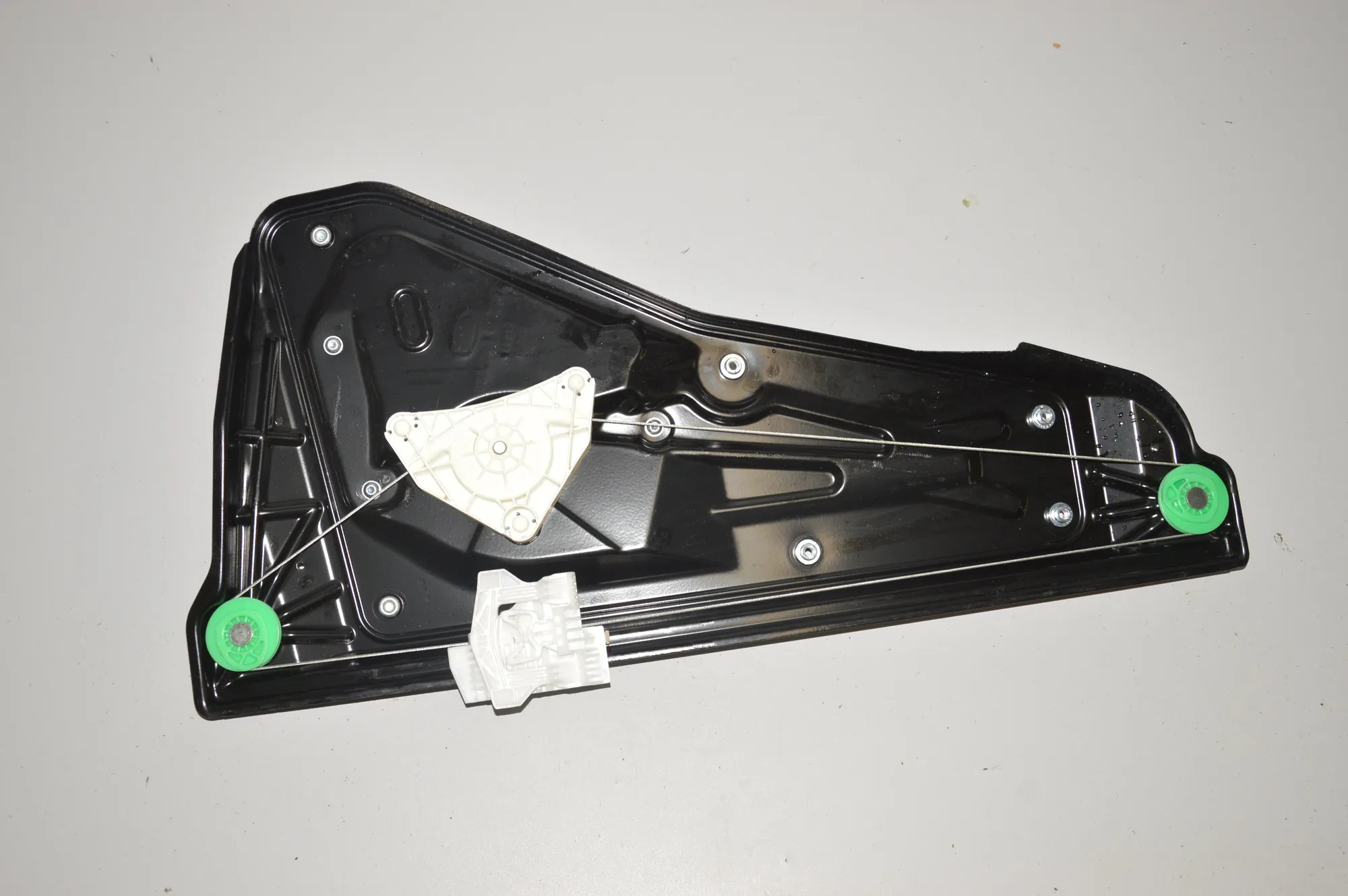 Rear Left Door Window Regulator – OEM AH22-27001-AB · LAND ROVER DISCOVERY IV (L319) 3.0 TD 4x4 2016 – 2