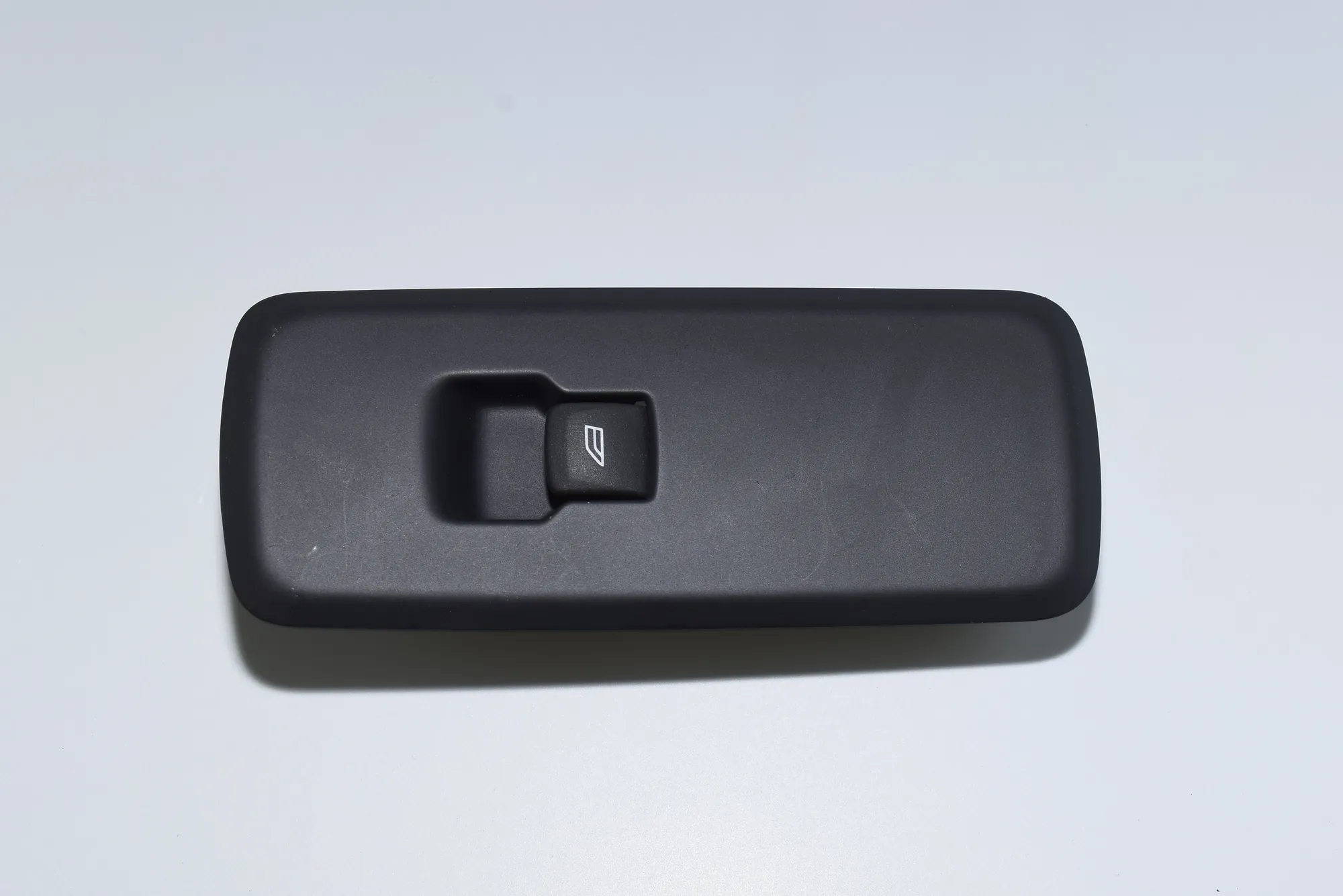 Front Right Door Window Switch – OEM AH22-14717-AC · LAND ROVER DISCOVERY IV (L319) 3.0 TD 4x4 2016 – 5