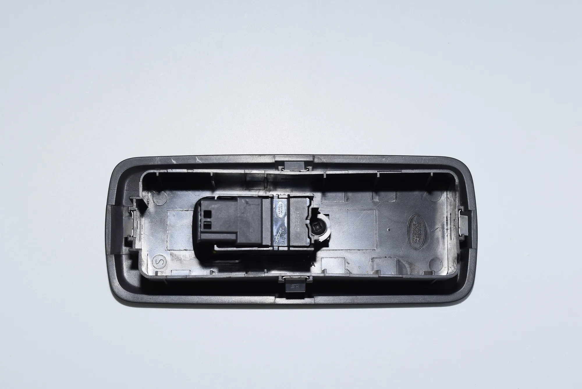 Front Right Door Window Switch – OEM AH22-14717-AC · LAND ROVER DISCOVERY IV (L319) 3.0 TD 4x4 2016 – 3