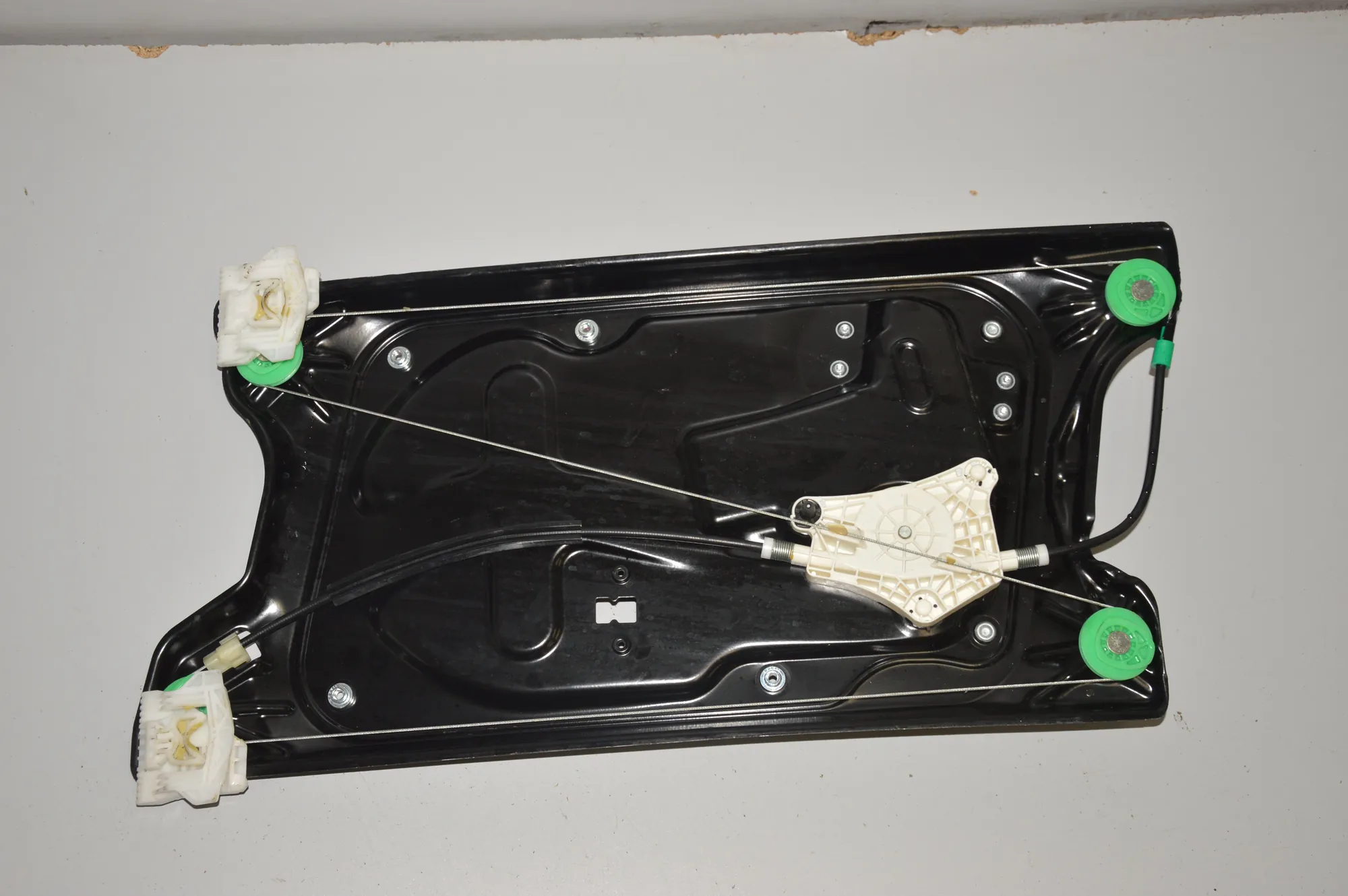 Front Right Door Window Regulator – OEM FH22-23200-AB · LAND ROVER DISCOVERY IV (L319) 3.0 TD 4x4 2016 – 2