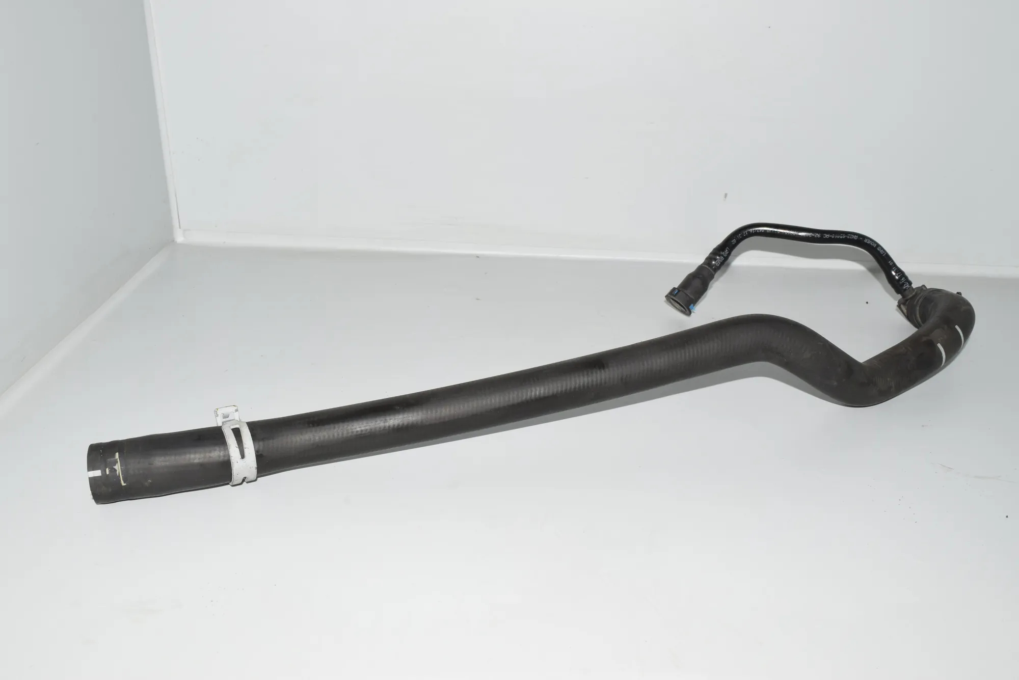 Pipe Hose – OEM AH22-8D010-AC · LAND ROVER DISCOVERY IV (L319) 3.0 TD 4x4 2016 – 2