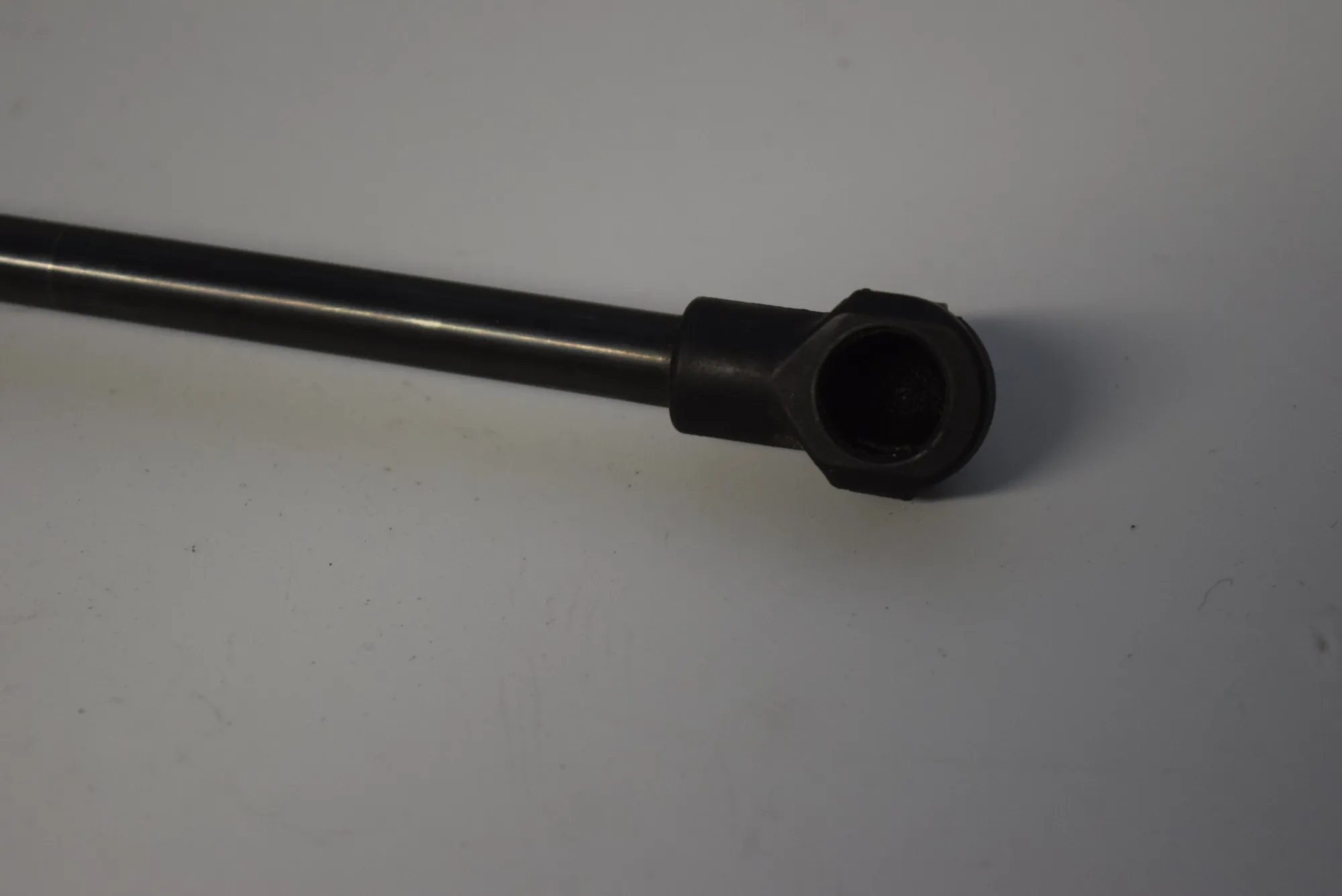 Left Side Tailgate Gas Strut – OEM 8H22-406A10-BB · LAND ROVER DISCOVERY IV (L319) 3.0 TD 4x4 2016 – 3