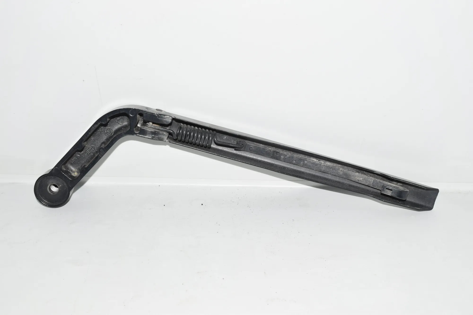 Tailgate Window Wiper Arm – OEM 166460 · LAND ROVER DISCOVERY IV (L319) 3.0 TD 4x4 2016 – 2