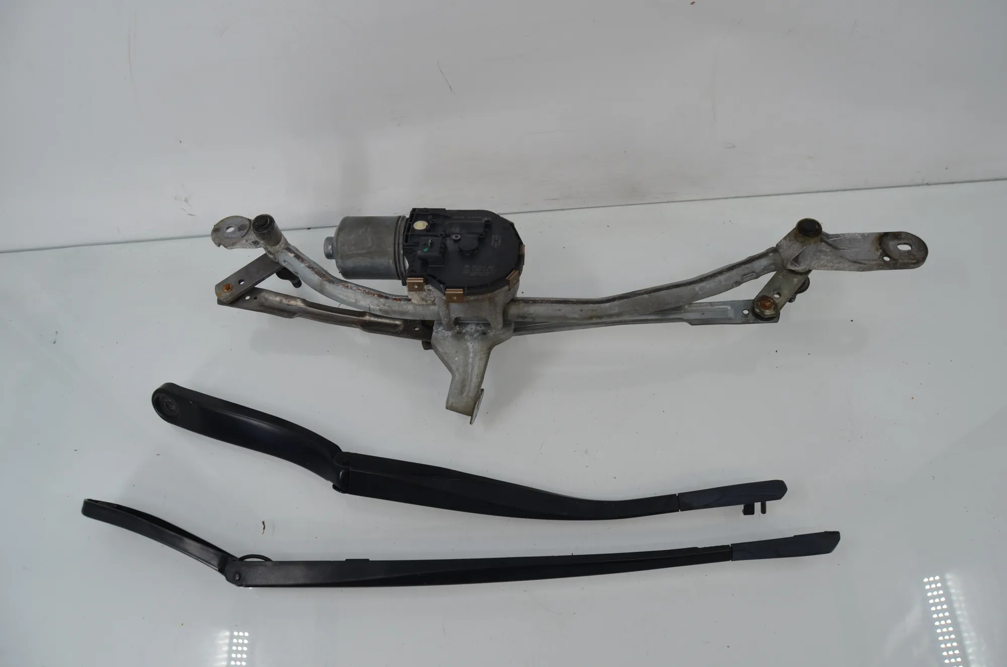 Front Windshield Wiper Mechanism – OEM 7306266 · BMW 5 Touring (F11) 530 d 2012 – 2