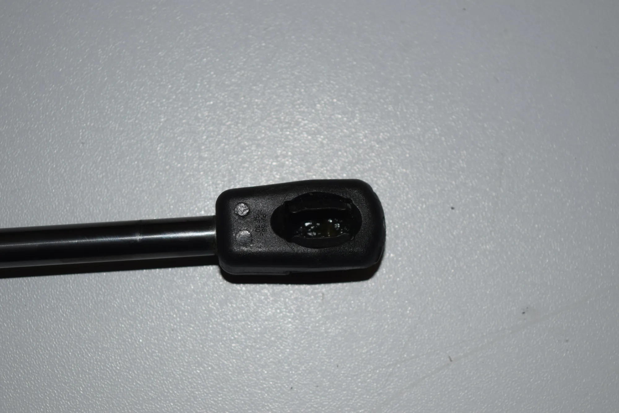 Front Left Bonnet Strut – OEM 7309117 · BMW 5 Touring (F11) 520 d 2013 – 3