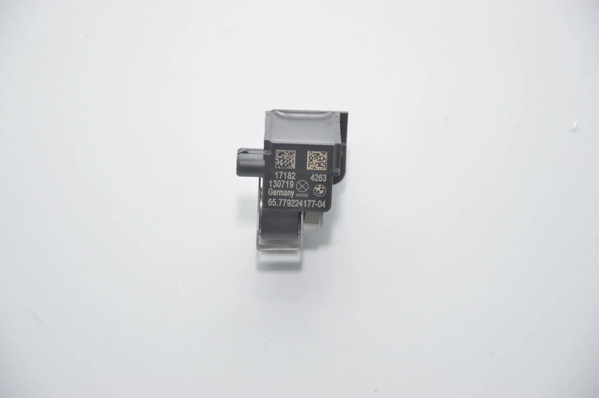 Front Left Impact Sensor – OEM 9224177 · BMW 5 Touring (F11) 520 d 2013 – 4