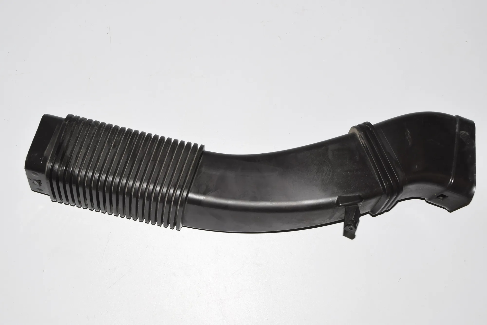 Other Engine Compartment Parts – OEM 7811597 · BMW 5 Touring (F11) 520 d 2013 – 2