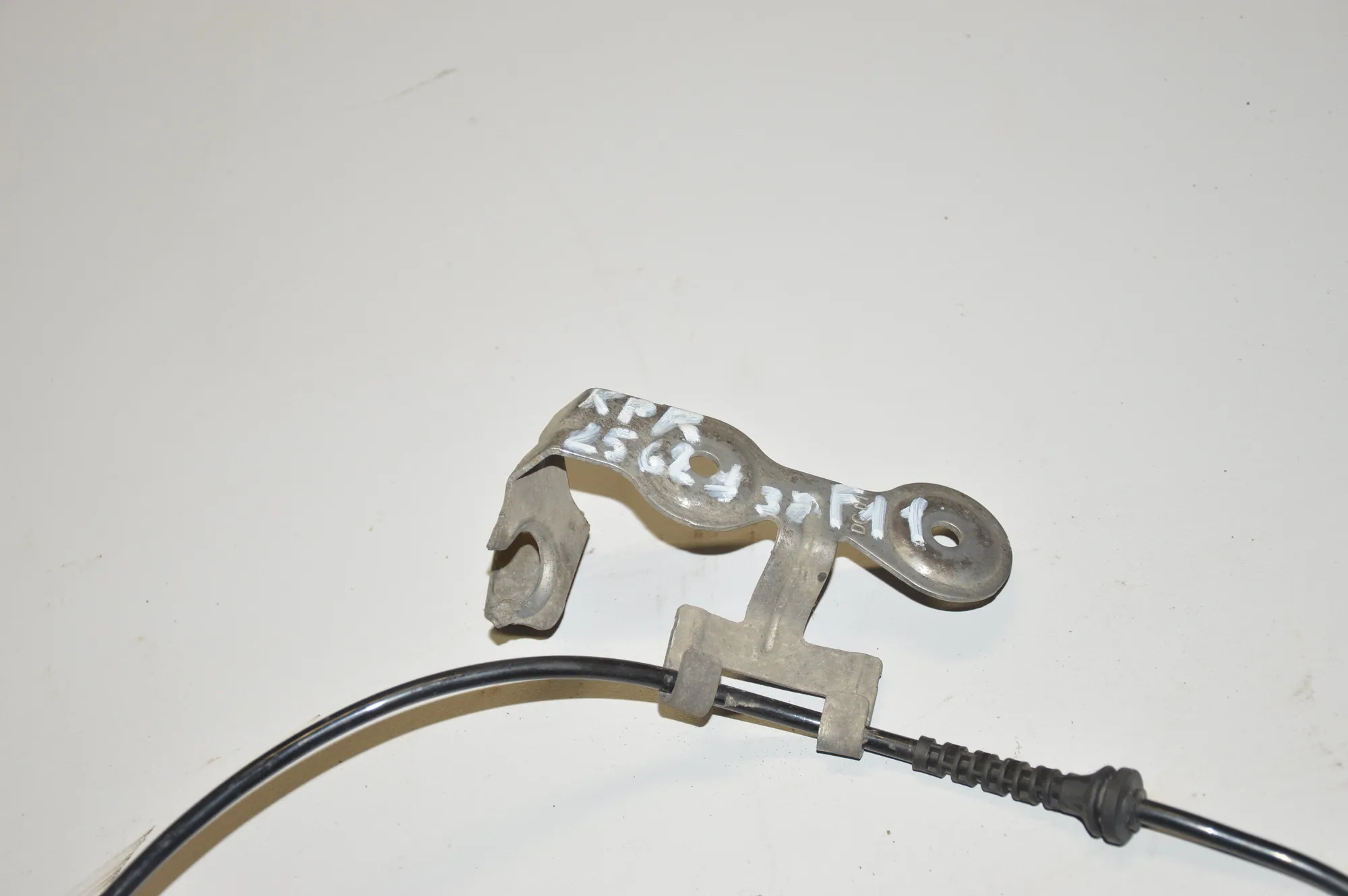 Front Left ABS Sensor – OEM 6853859 · BMW 5 Touring (F11) 520 d 2013 – 2