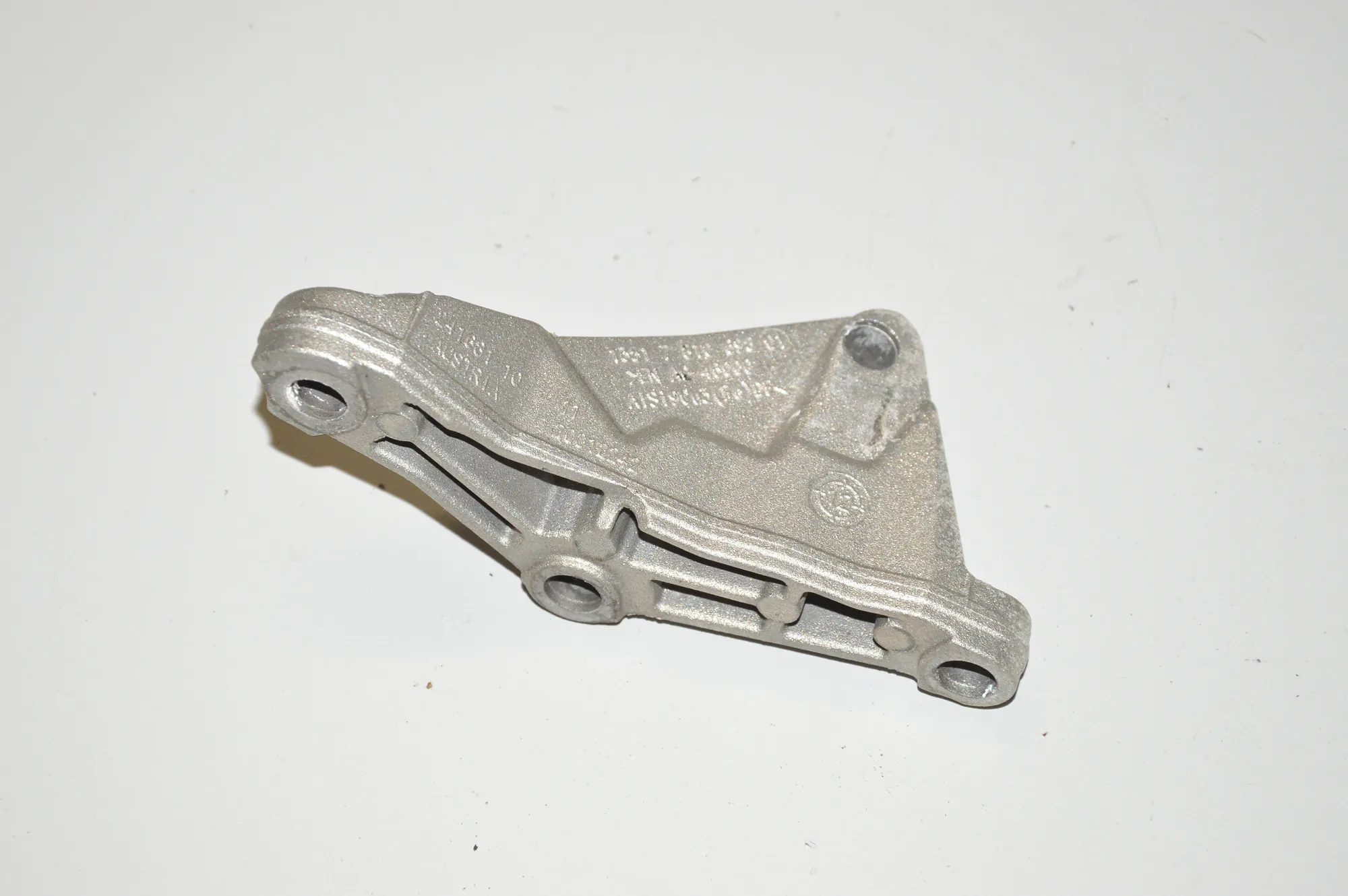 Other Engine Compartment Parts – OEM 7810698 · BMW 5 Touring (F11) 520 d 2013 – 2
