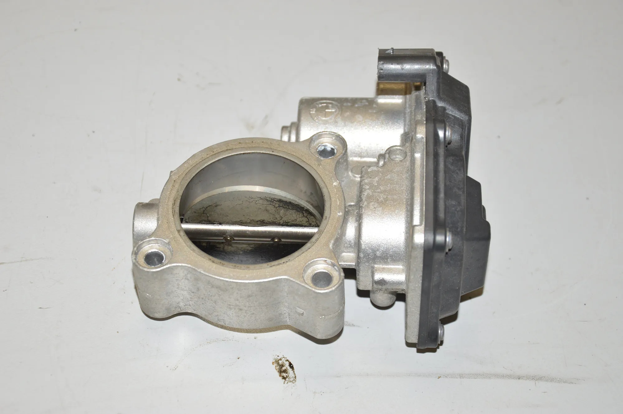Throttle Body – OEM 7810752 · BMW 5 Touring (F11) 520 d 2013 – 4