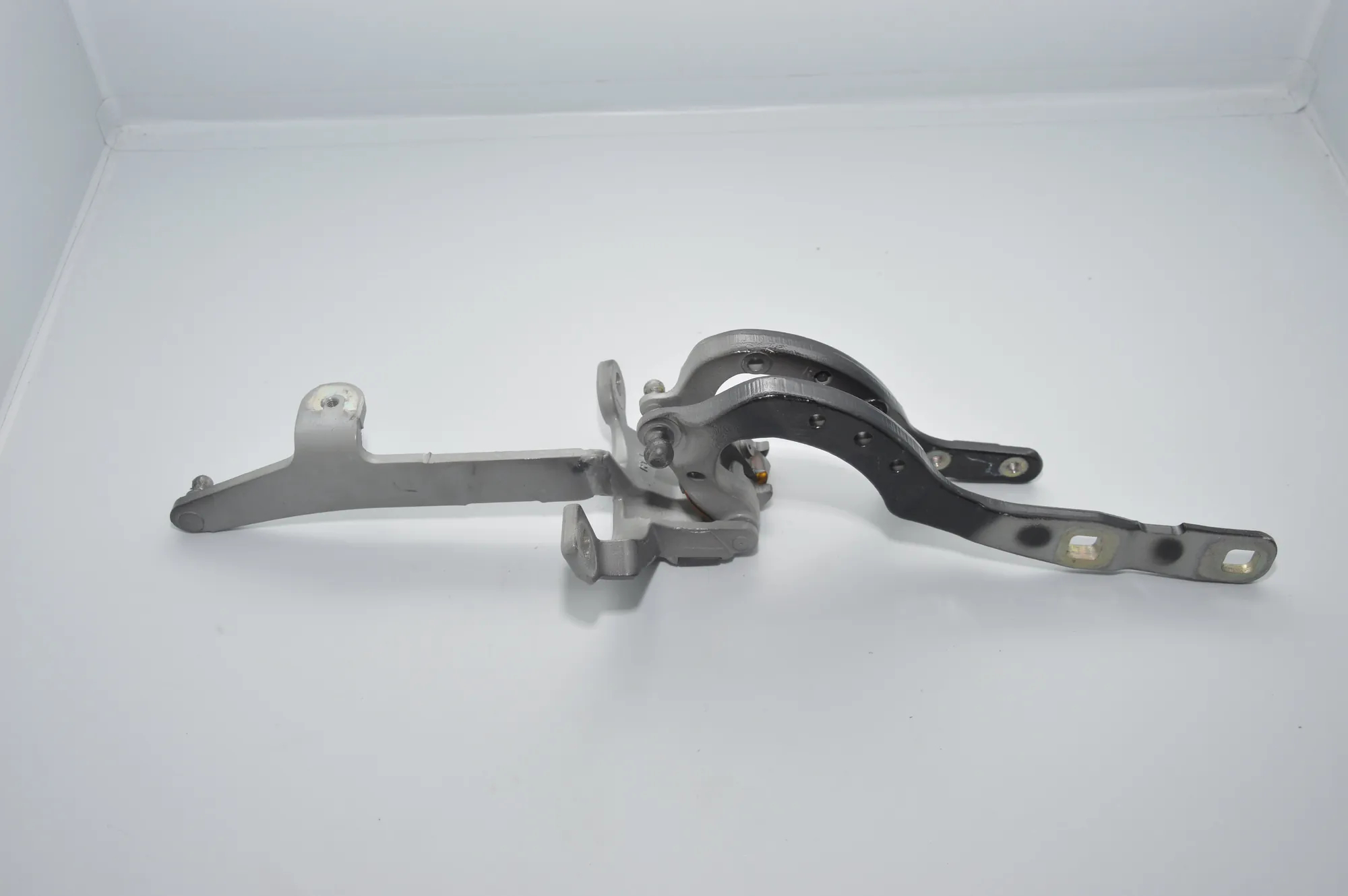 Right Side Bootlid Hinge – OEM 7206640 · BMW 5 Touring (F11) 520 d 2013