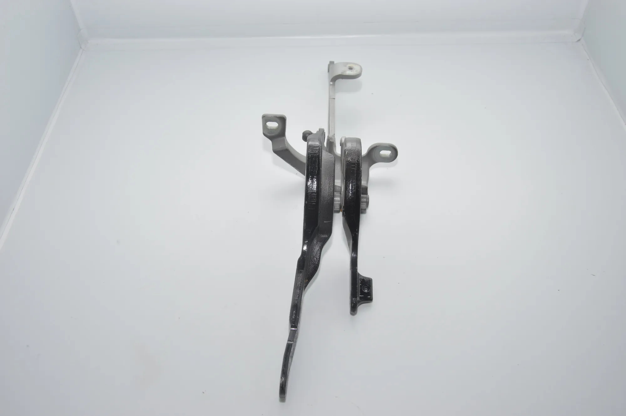 Right Side Bootlid Hinge – OEM 7206640 · BMW 5 Touring (F11) 520 d 2013 – 2