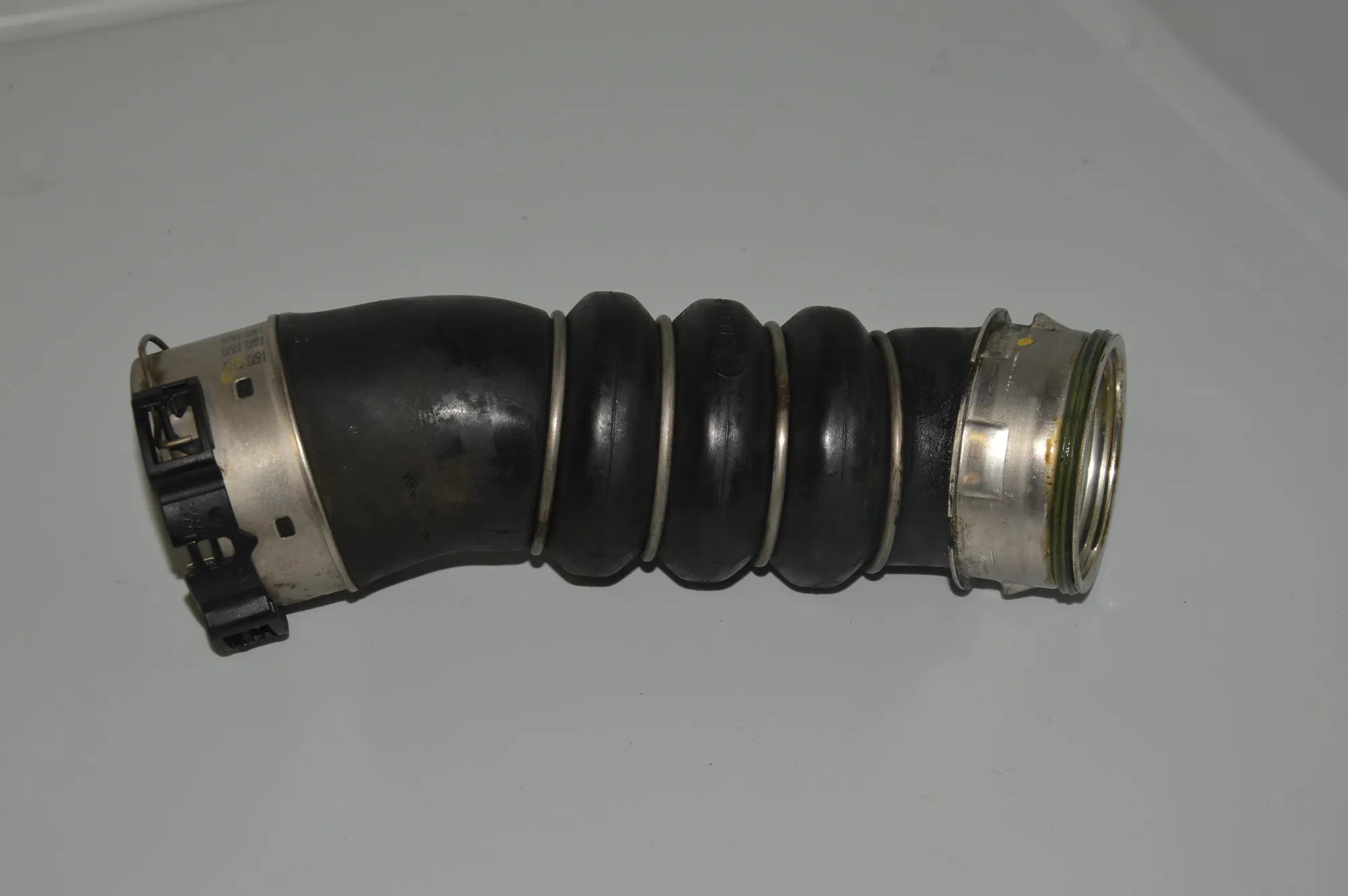 Right Side Intercooler Hose – OEM 7797480 · BMW 1 (E87) 118 d 2010
