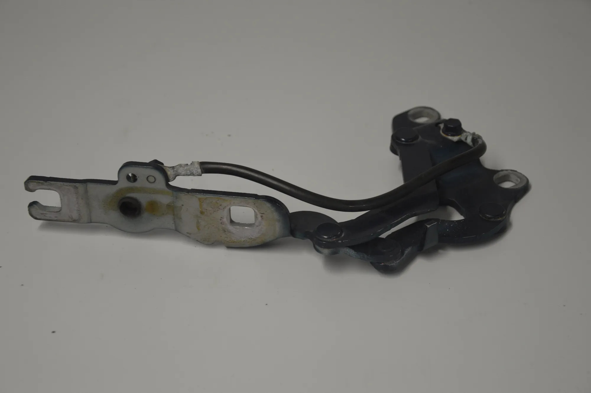 Front Left Bonnet Hinge – OEM 7060559 · BMW 1 (E87) 118 d 2010