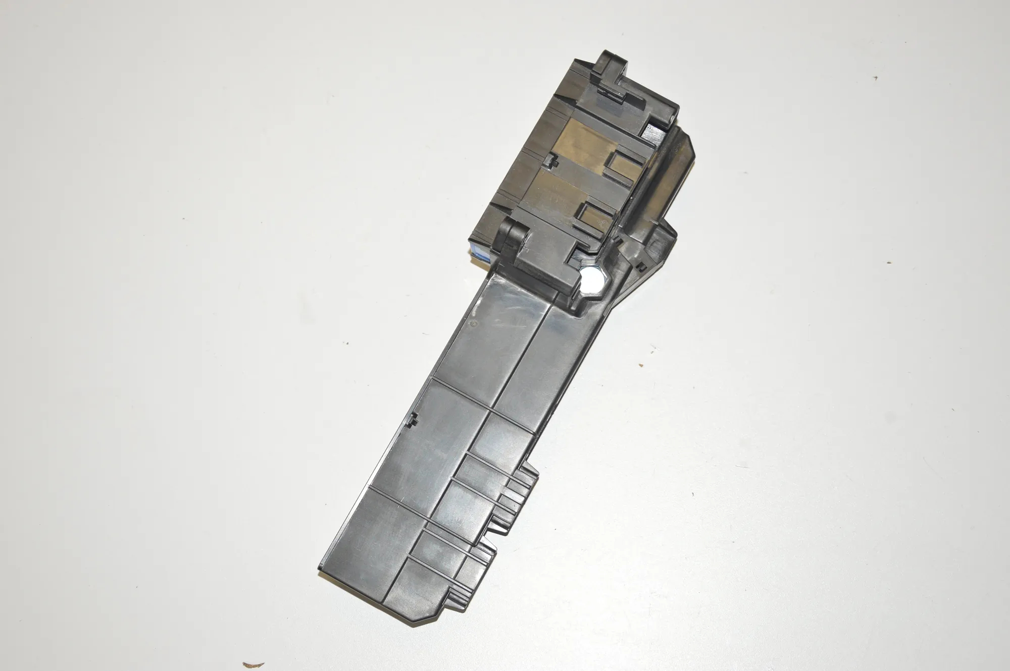 Fuse Box – OEM 6957330 · BMW 5 (E60) 523 i 2005 – 2