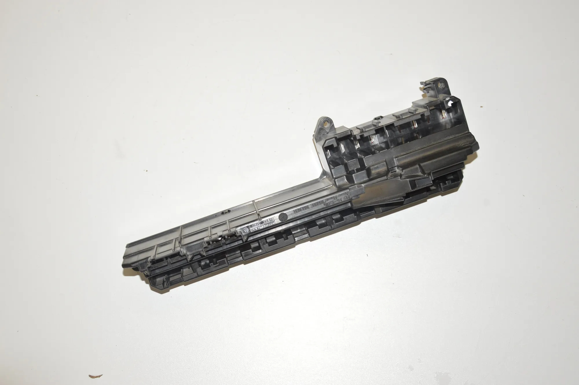Fuse Box – OEM 6957330 · BMW 5 (E60) 523 i 2005 – 3