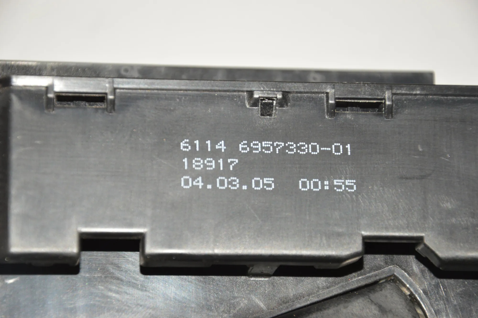 Fuse Box – OEM 6957330 · BMW 5 (E60) 523 i 2005 – 4