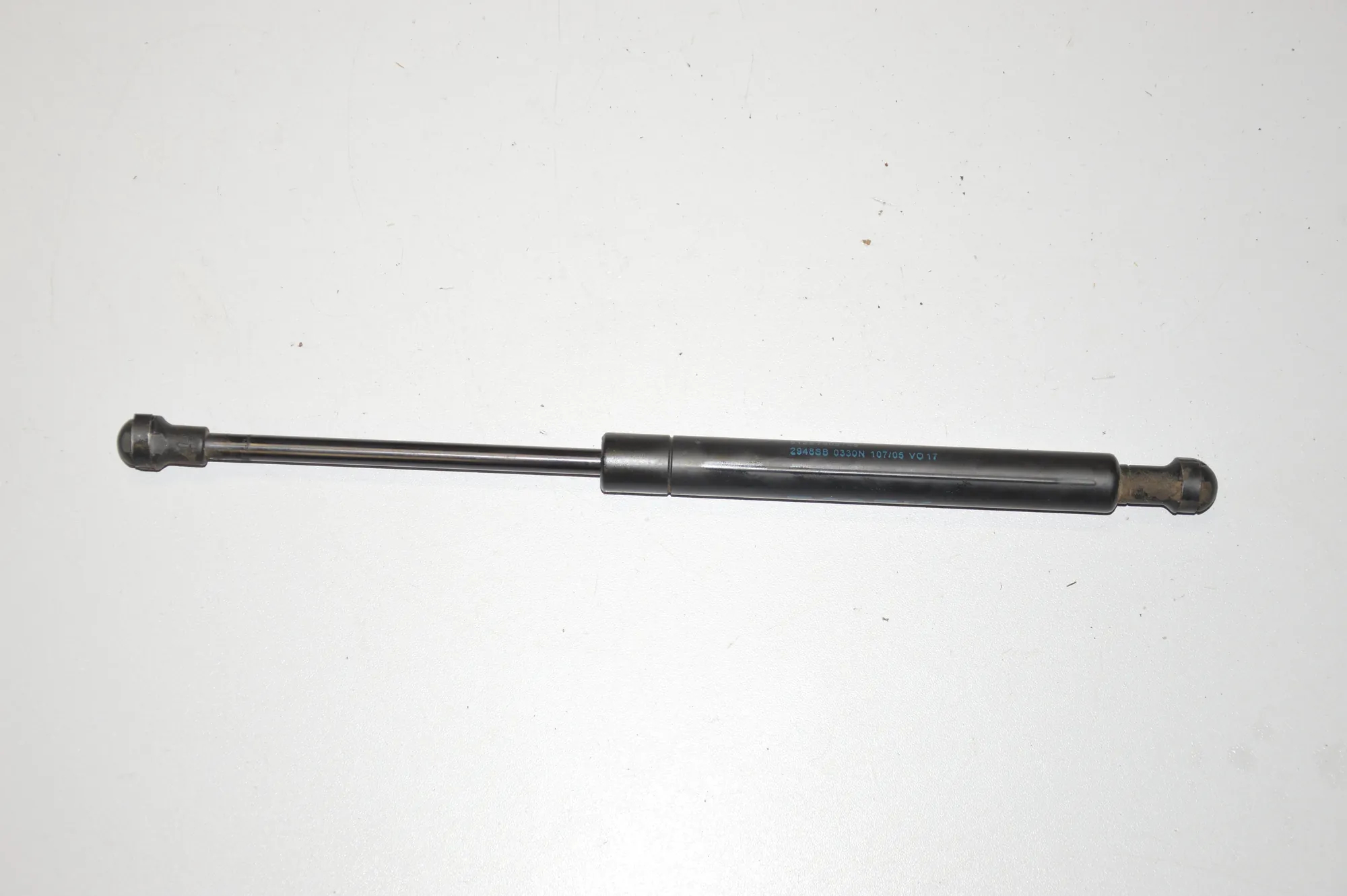 Front Left Bonnet Strut – OEM 7008745 · BMW 5 (E60) 523 i 2005