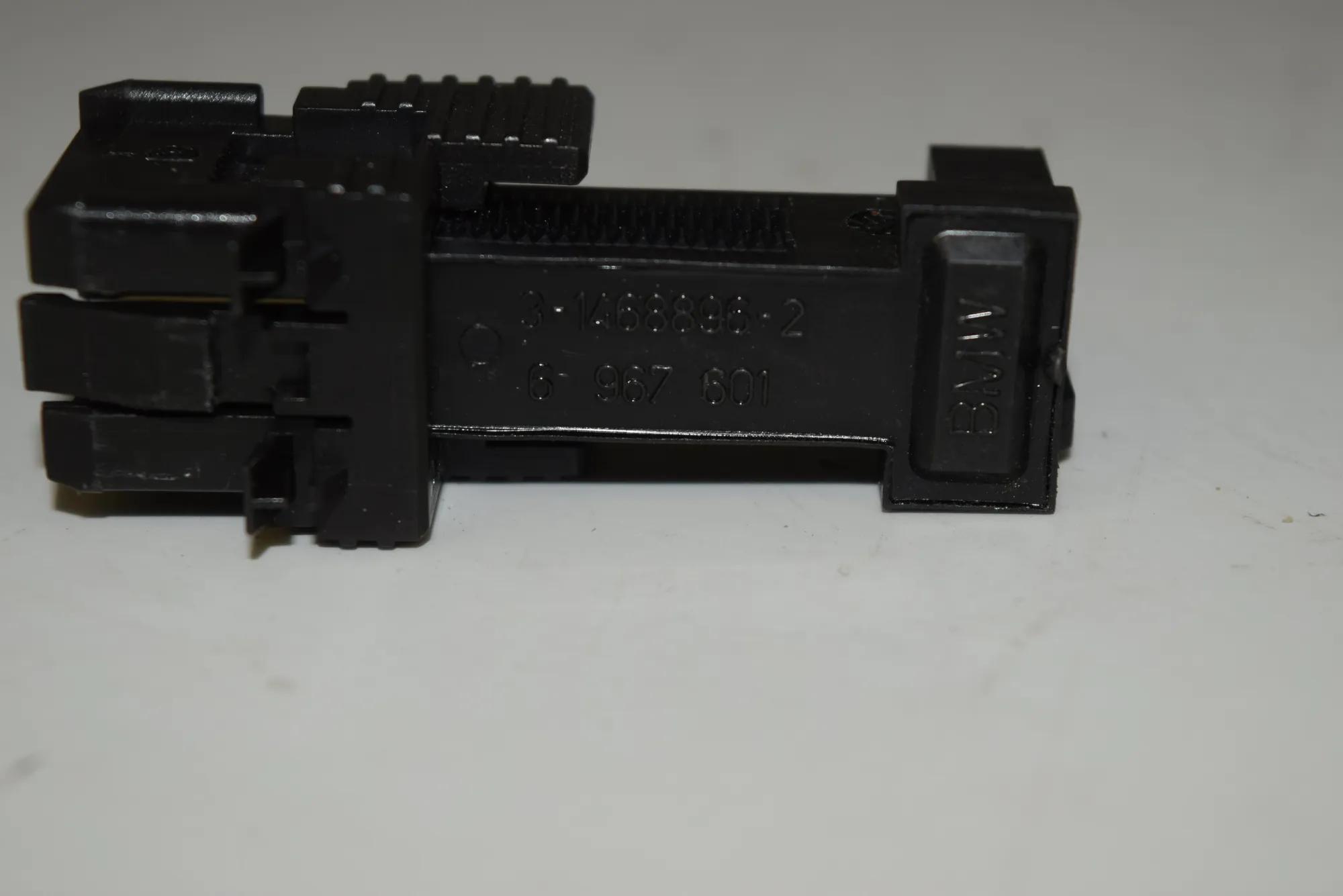 Other Control Units – OEM 6967601 · BMW 3 (E90) 325 d 2010 – 5