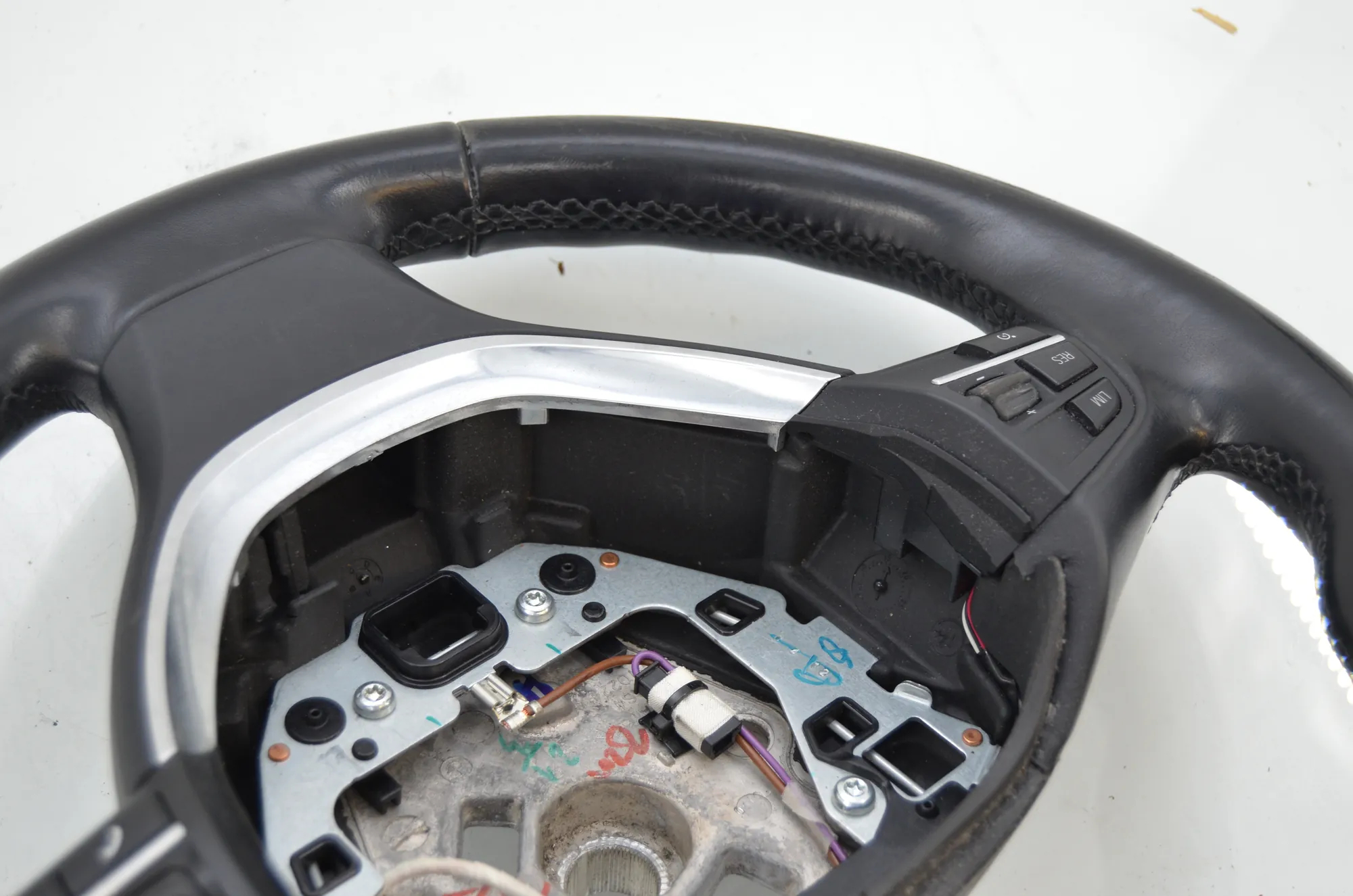 Steering Wheel – OEM 6790891 · BMW 5 Touring (F11) 530 d 2012 – 5