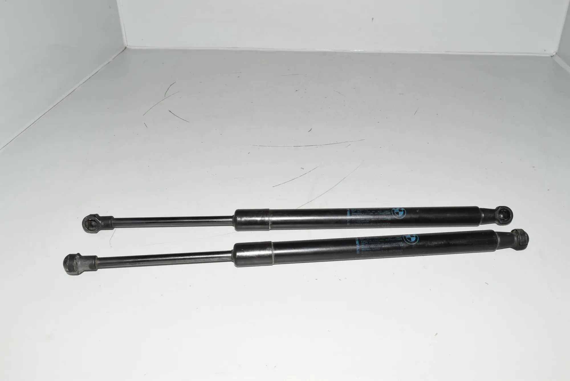 Right Side Tailgate Gas Strut – OEM 7250308 · BMW 3 (E90) 325 d 2010 – 2