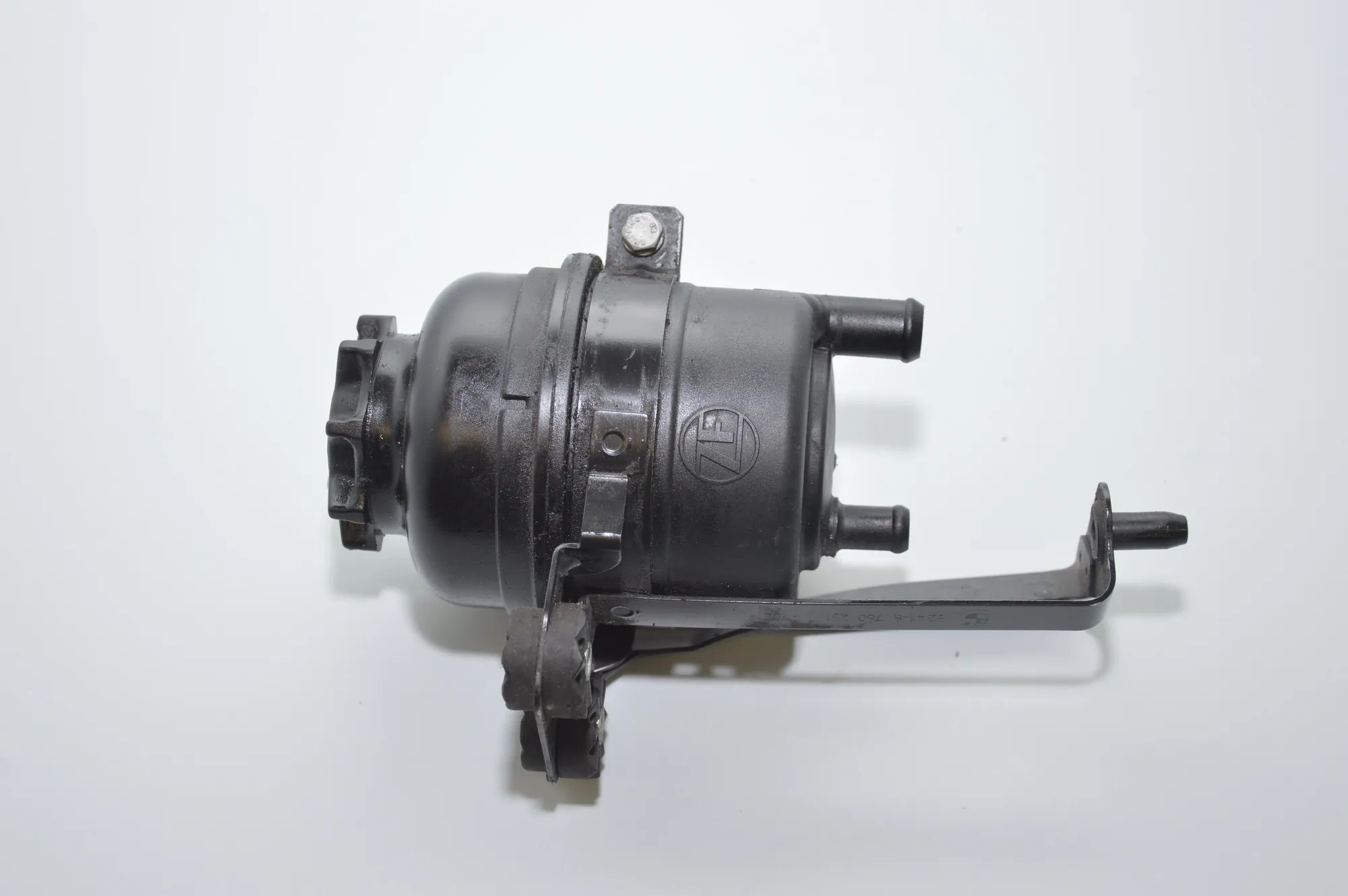 Power Steering Pump Tank – OEM 1097164 · BMW 5 (E60) 520 i 2003 – 2