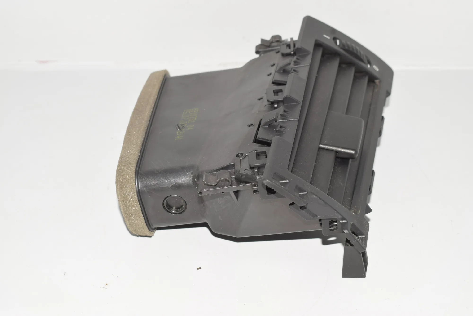 Dashboard Air Vents – OEM 6910731 · BMW 5 (E60) 520 i 2003 – 5