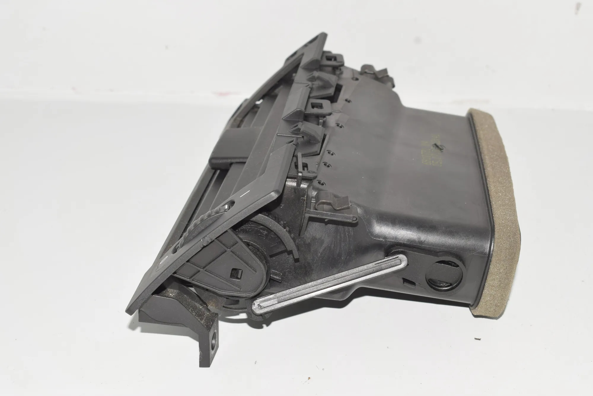 Dashboard Air Vents – OEM 6910731 · BMW 5 (E60) 520 i 2003 – 2