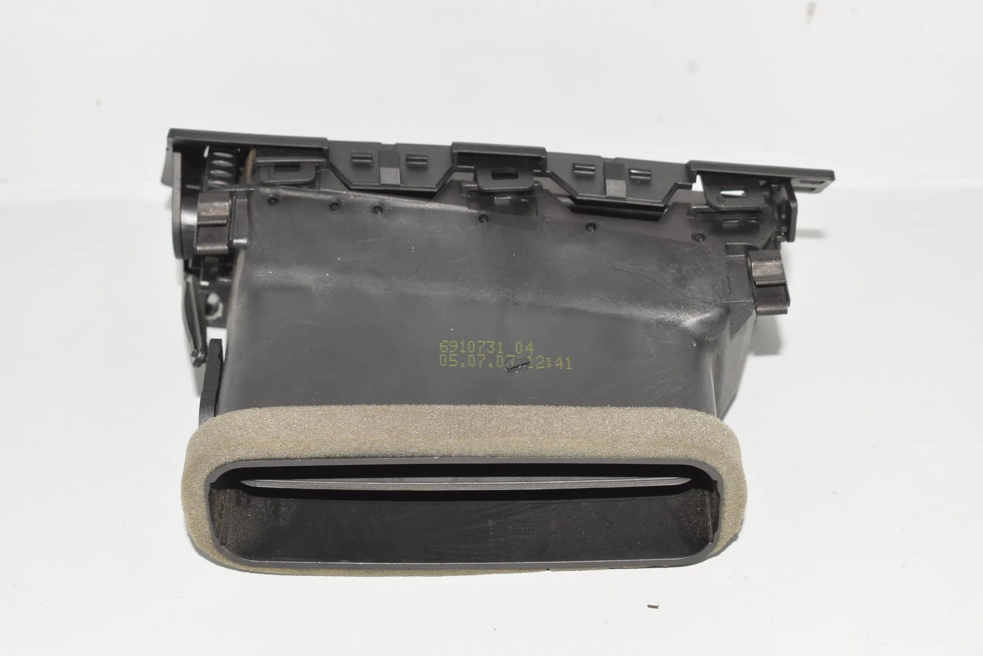 Dashboard Air Vents – OEM 6910731 · BMW 5 (E60) 520 i 2003 – 4